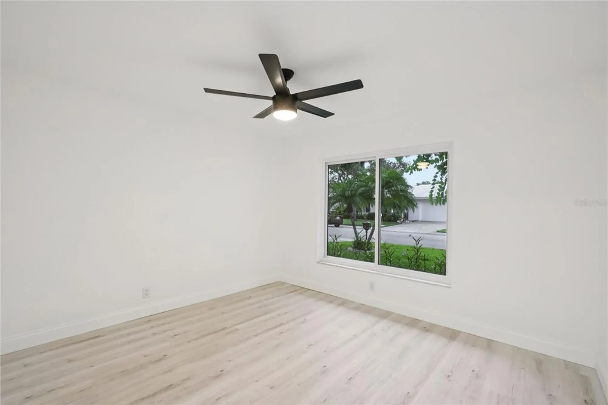 Property Slideshow image 21 of 58 | 9218 39th ln, Pinellas Park, FL, 33782