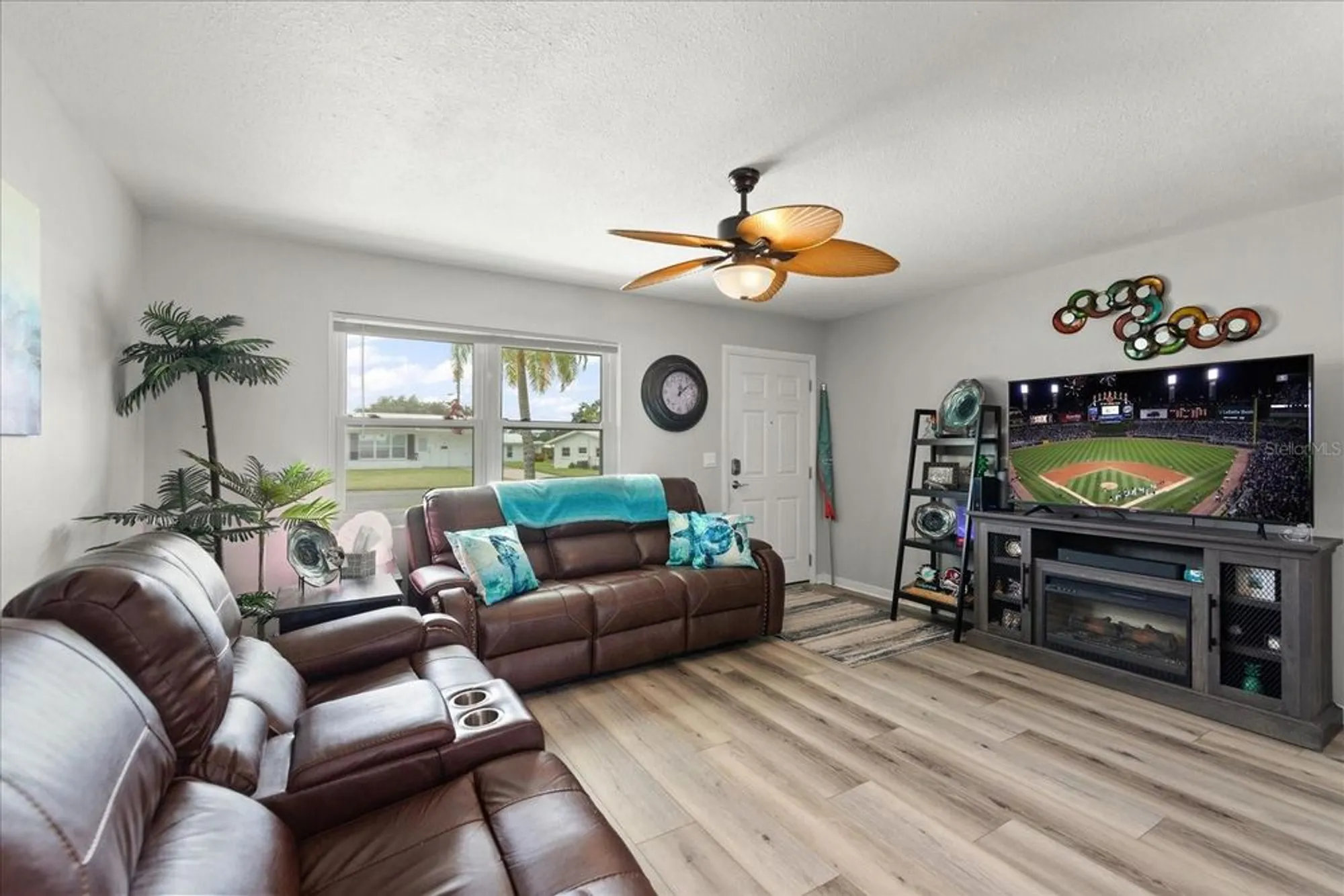 Property Slideshow image 12 of 44 | 14023 94th pl, Seminole, FL, 33776