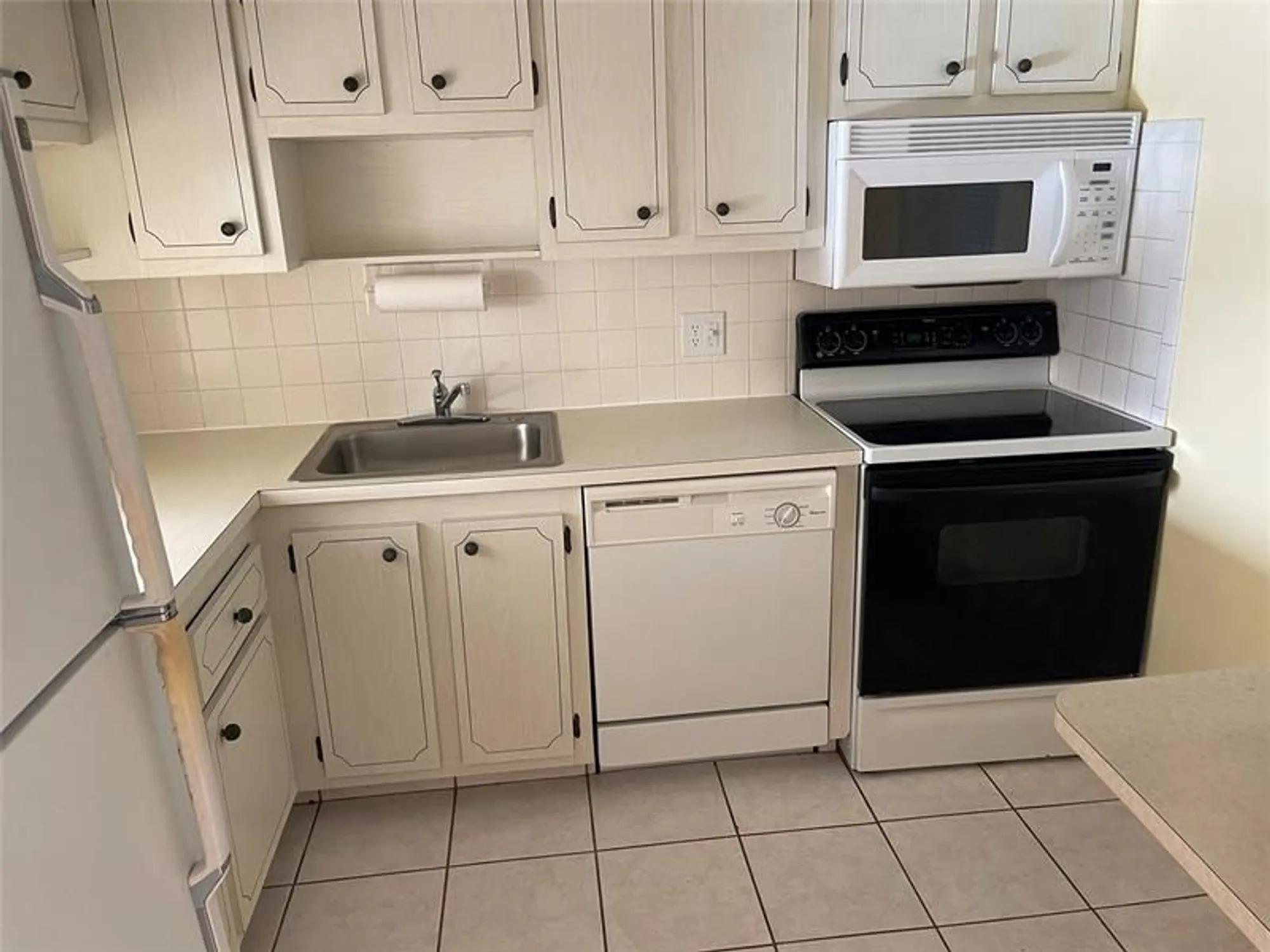 Property Slideshow image 27 of 31 | 1025 country club dr 301, Margate, FL, 33063