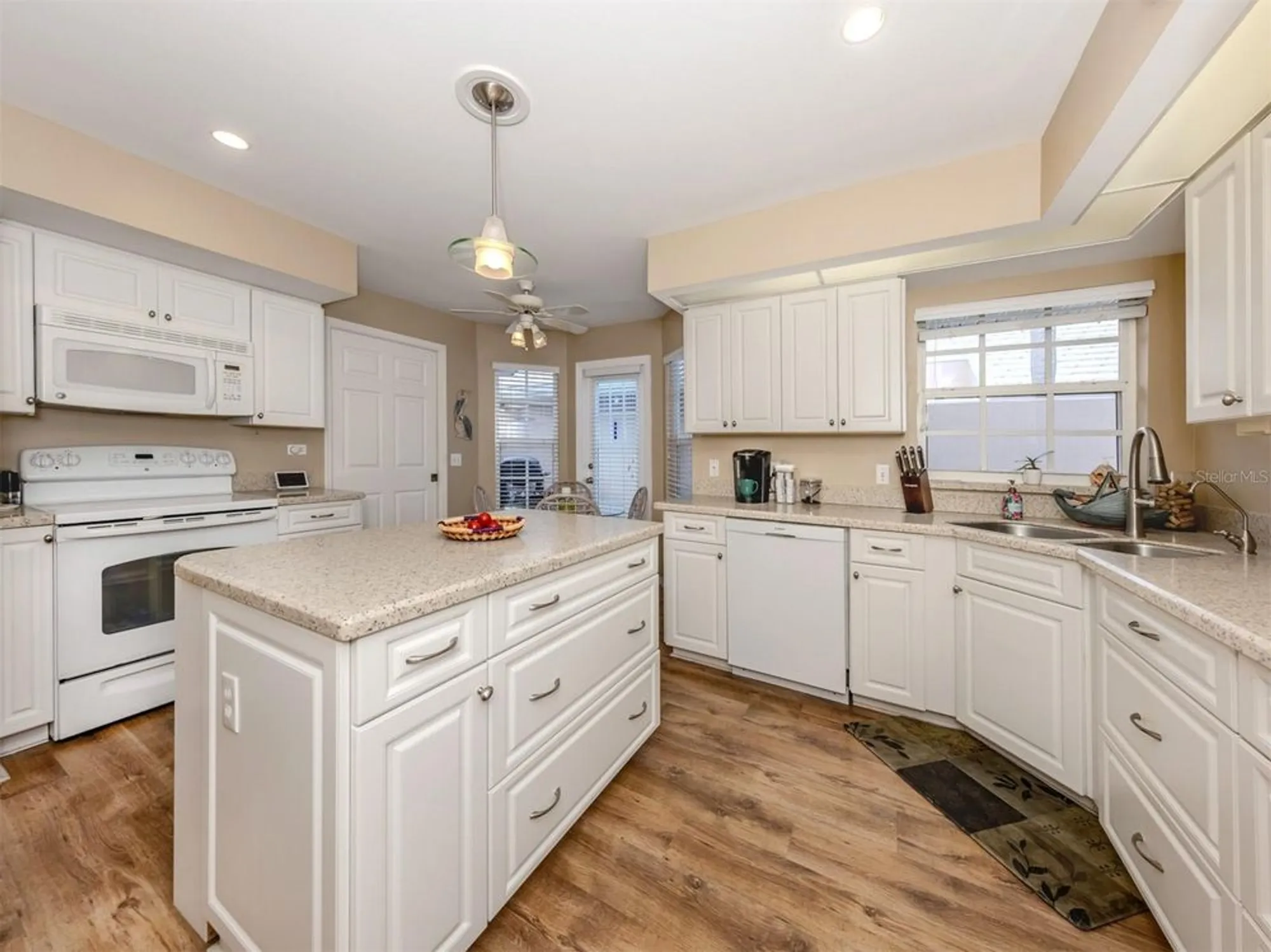 Property Slideshow image 18 of 40 | 579 clubside cir # 37, Venice, FL, 34293