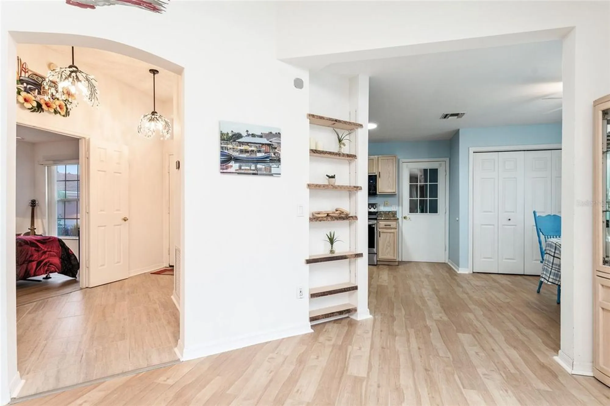 Property Slideshow image 17 of 65 | 906 santa anna ln, The Villages, FL, 32159