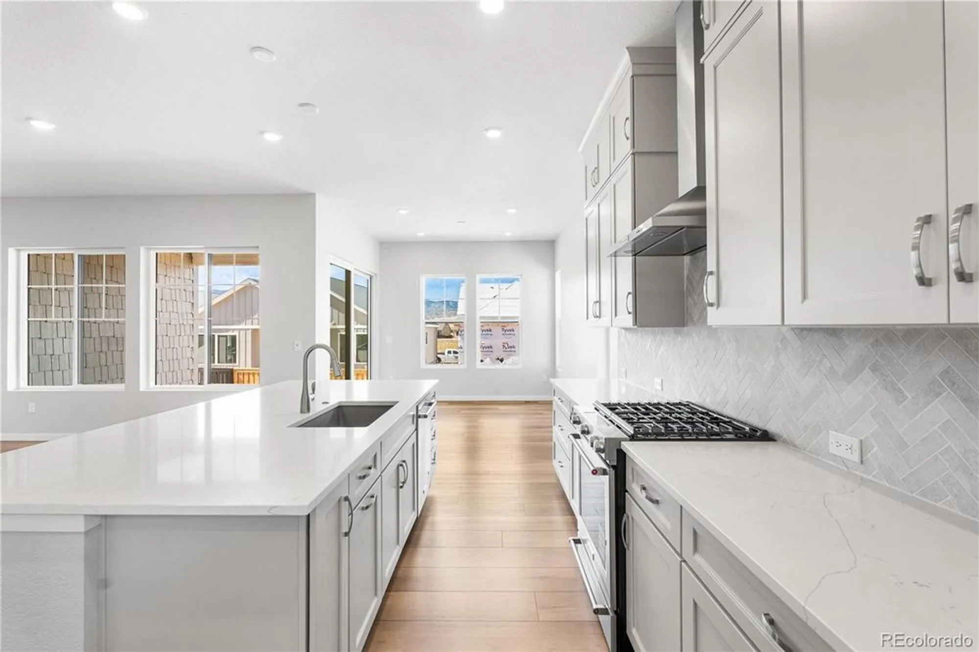 Property Slideshow image 18 of 33 | 11104 amber light cir, Littleton, CO, 80125