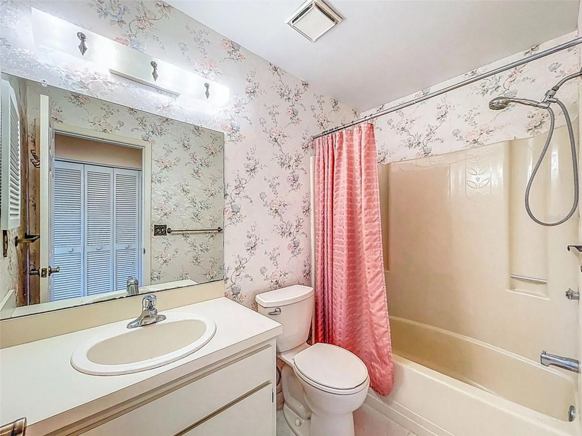 Property Slideshow image 38 of 51 | 1637 caledonia dr, Palm Harbor, FL, 34684