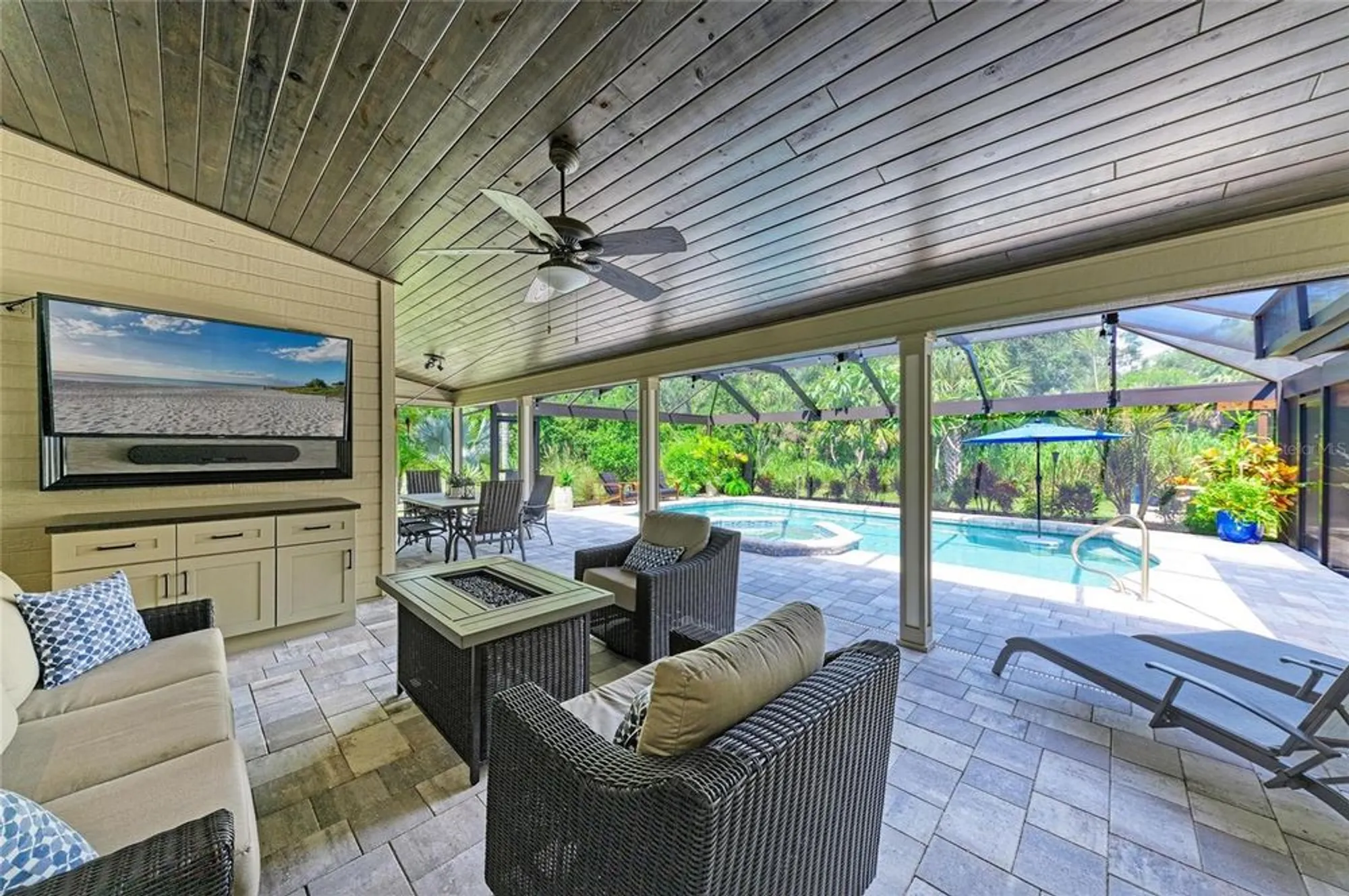 Property Slideshow image 48 of 69 | 8416 palm lakes ct, Sarasota, FL, 34243