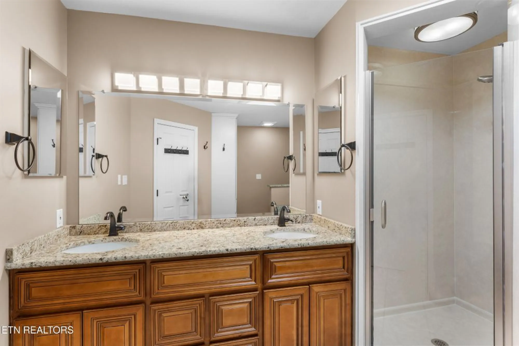 Property Slideshow image 22 of 60 | 407 tecumseh pt, Loudon, TN, 37774