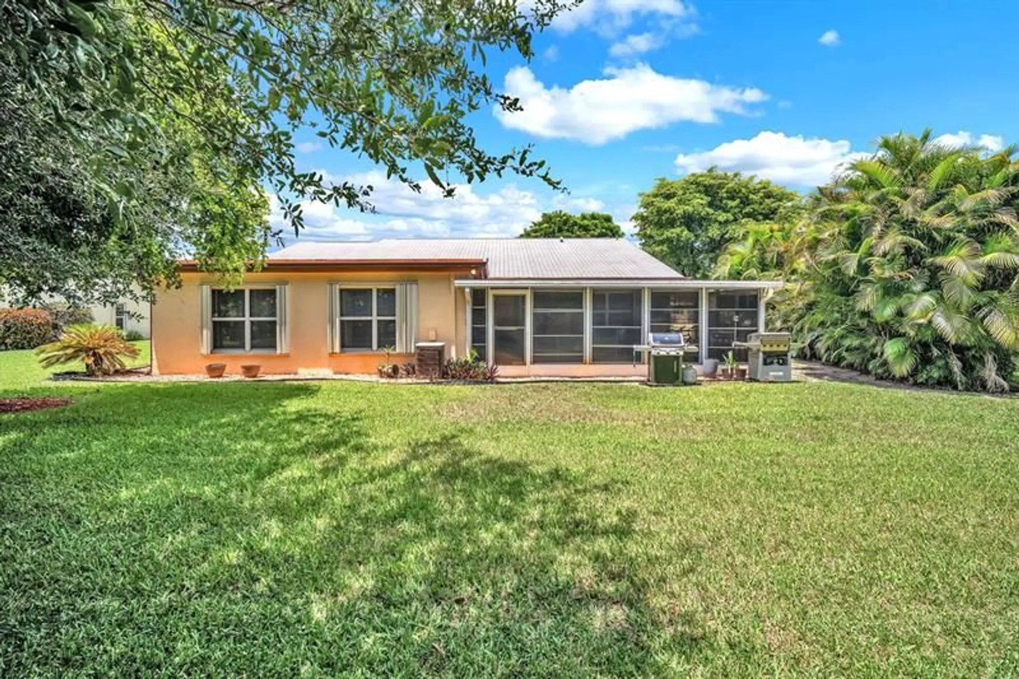 Property Slideshow image 5 of 36 | 6104 rainbow cir, Greenacres, FL, 33463