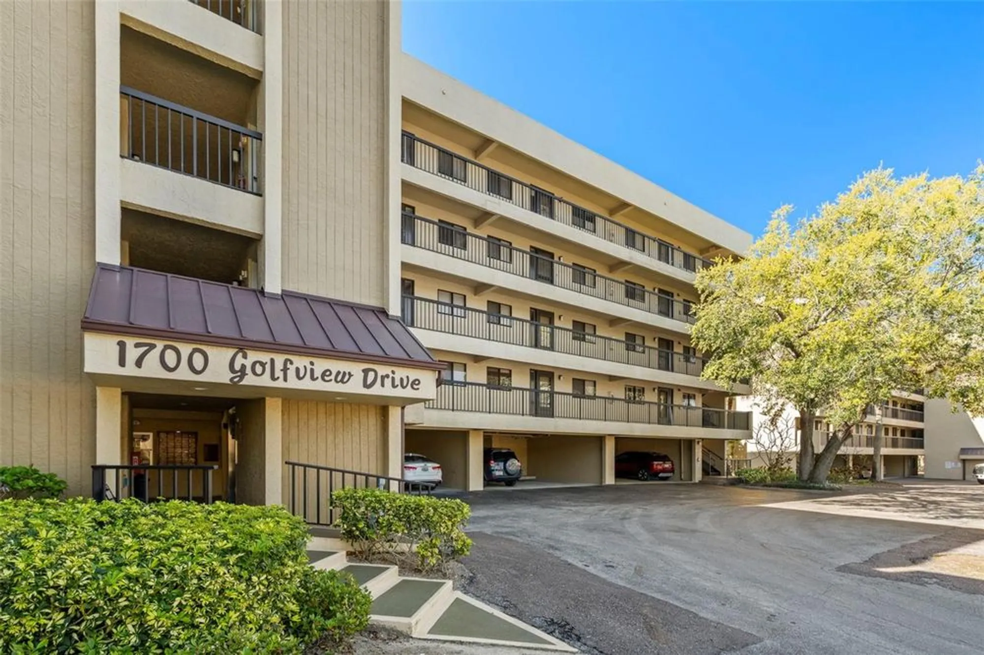 Property Slideshow image 1 of 24 | 1728 golfview dr # 1728, Tarpon Springs, FL, 34689