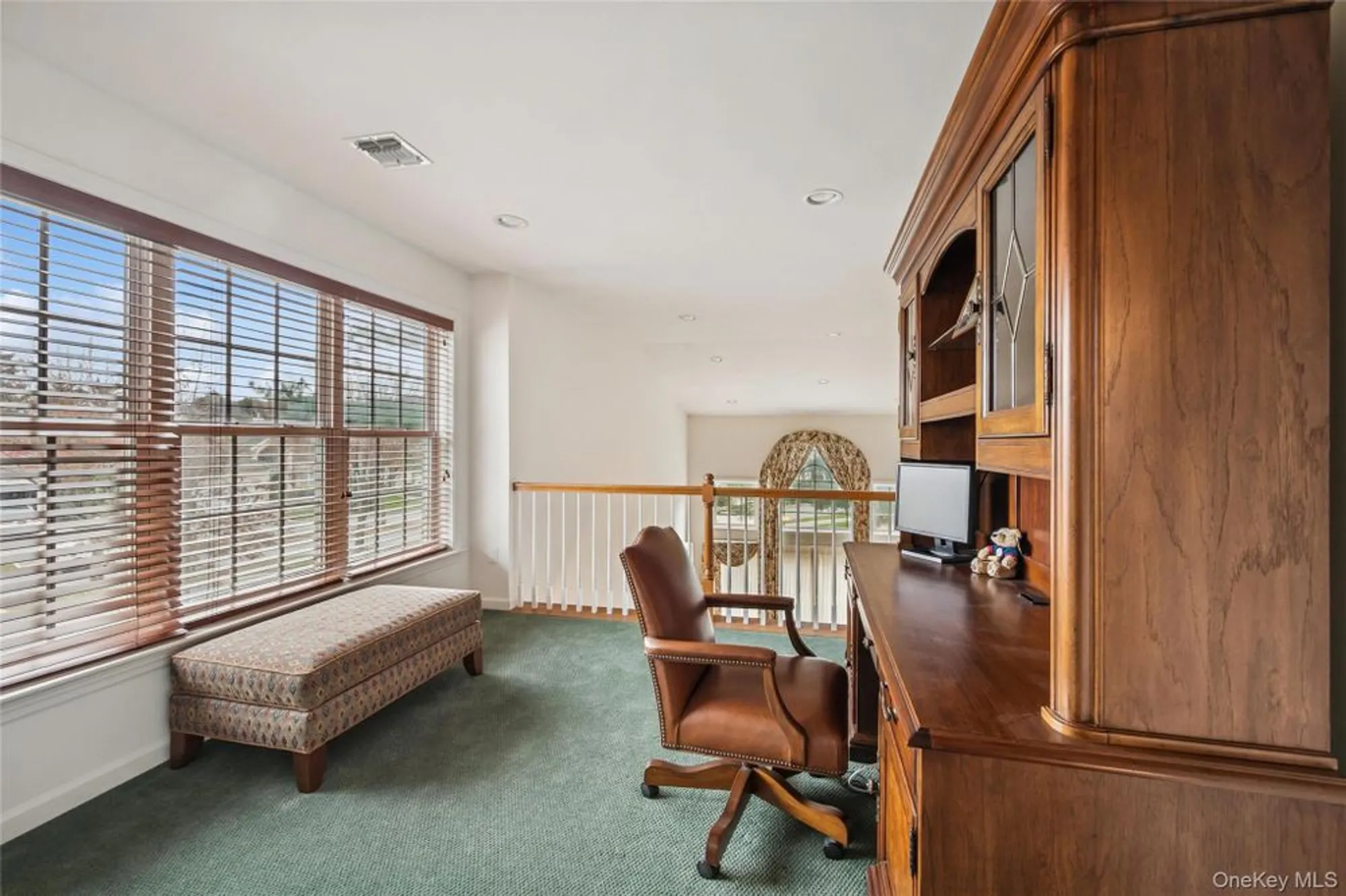 Property Slideshow image 16 of 20 | 652 balfour pl, Melville, NY, 11747