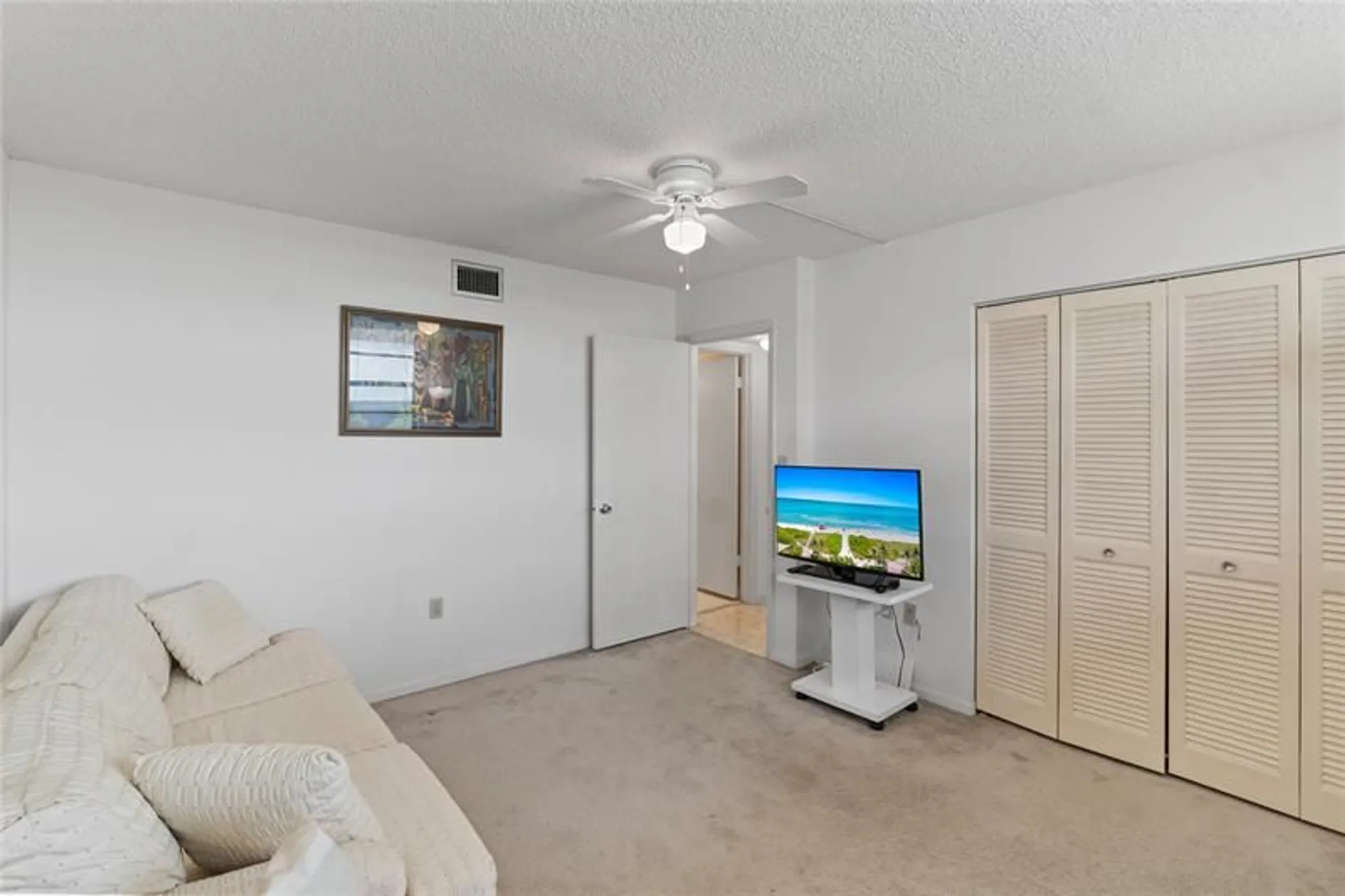 Property Slideshow image 16 of 38 | 900 colony point cir 511, Pembroke Pines, FL, 33026