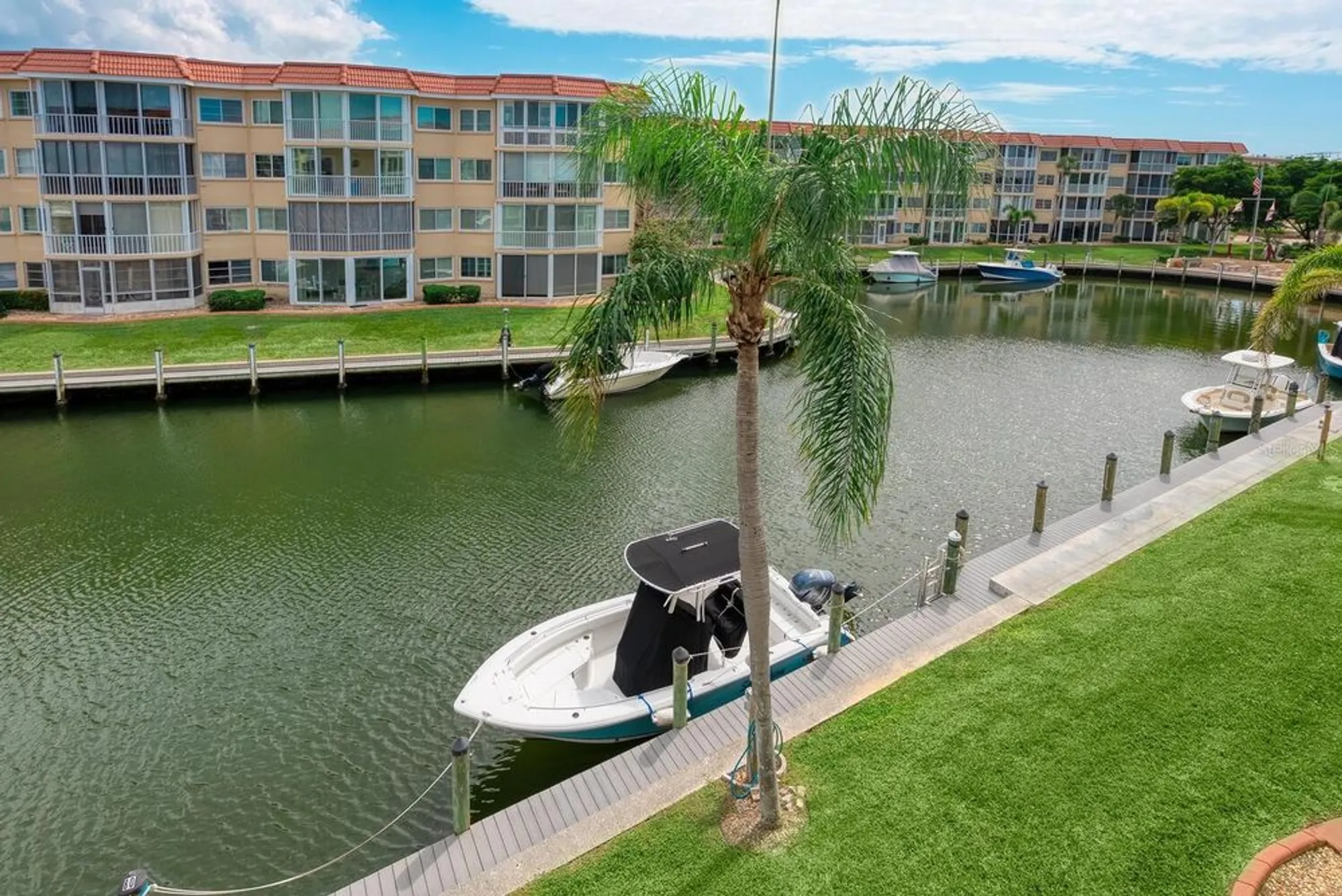 Property Slideshow image 12 of 45 | 1250 n portofino dr apt 304, Sarasota, FL, 34242