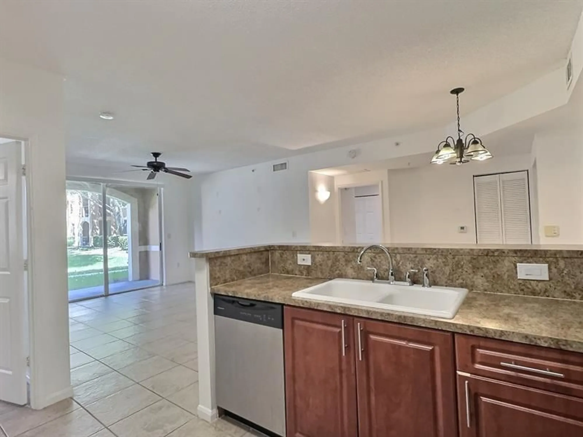 Property Slideshow image 13 of 35 | 7940 n nob hill rd 108, Tamarac, FL, 33321