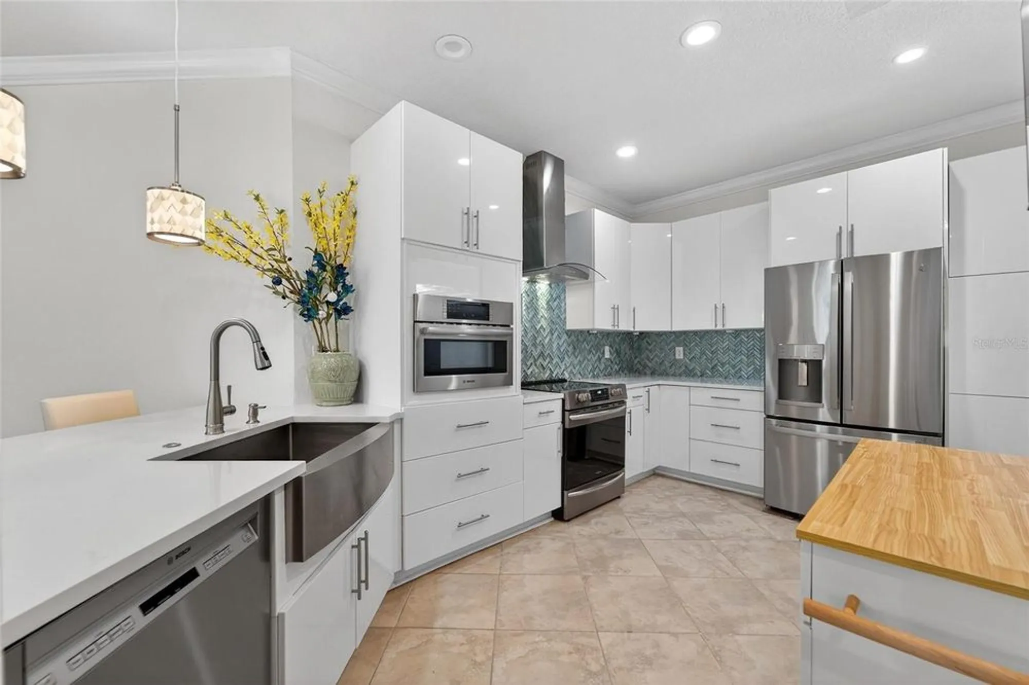 Property Slideshow image 15 of 72 | 420 cedar falls dr, Apollo Beach, FL, 33572