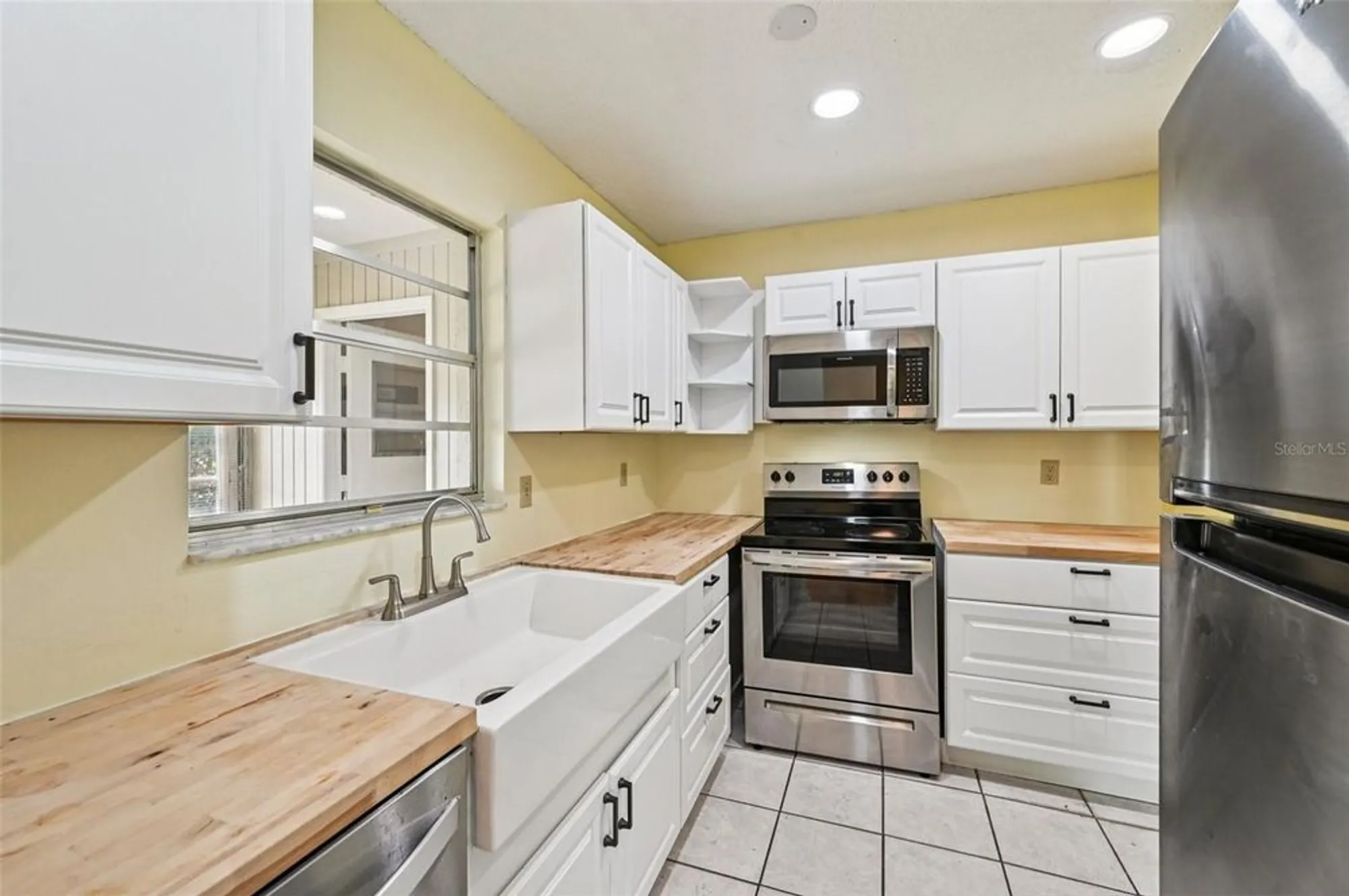 Property Slideshow image 11 of 59 | 1908 canterbury ln 25, Sun City Center, FL, 33573
