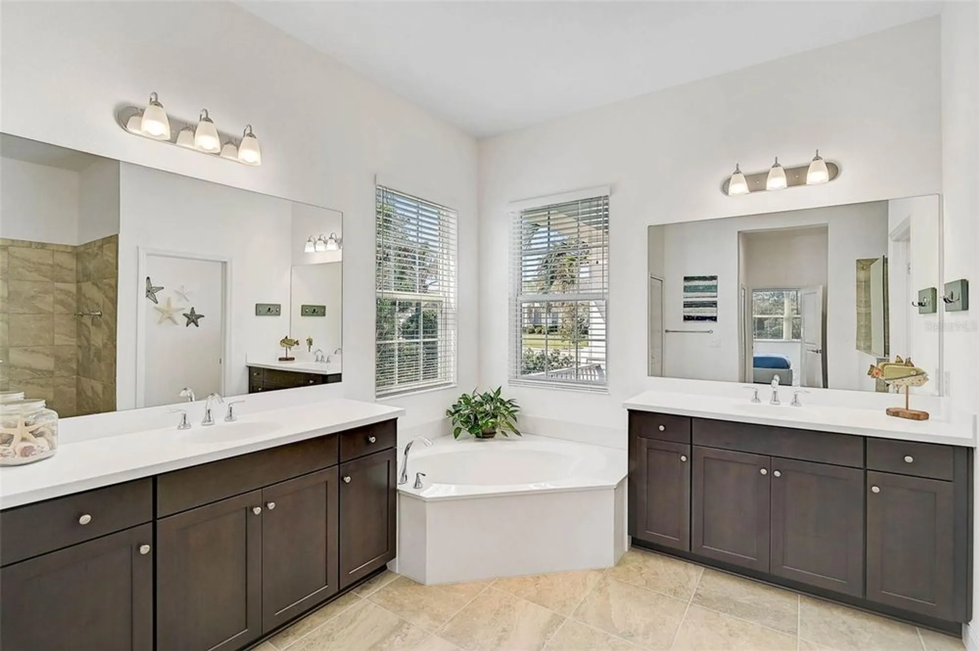 Property Slideshow image 16 of 47 | 12353 auburndale ct, Venice, FL, 34293
