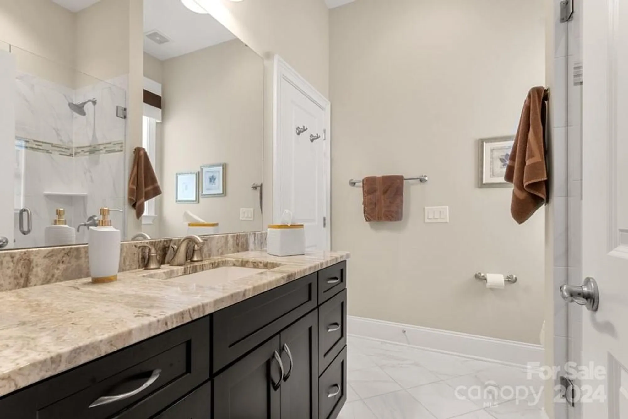 Property Slideshow image 19 of 26 | 15814 vale ridge dr, Charlotte, NC, 28278
