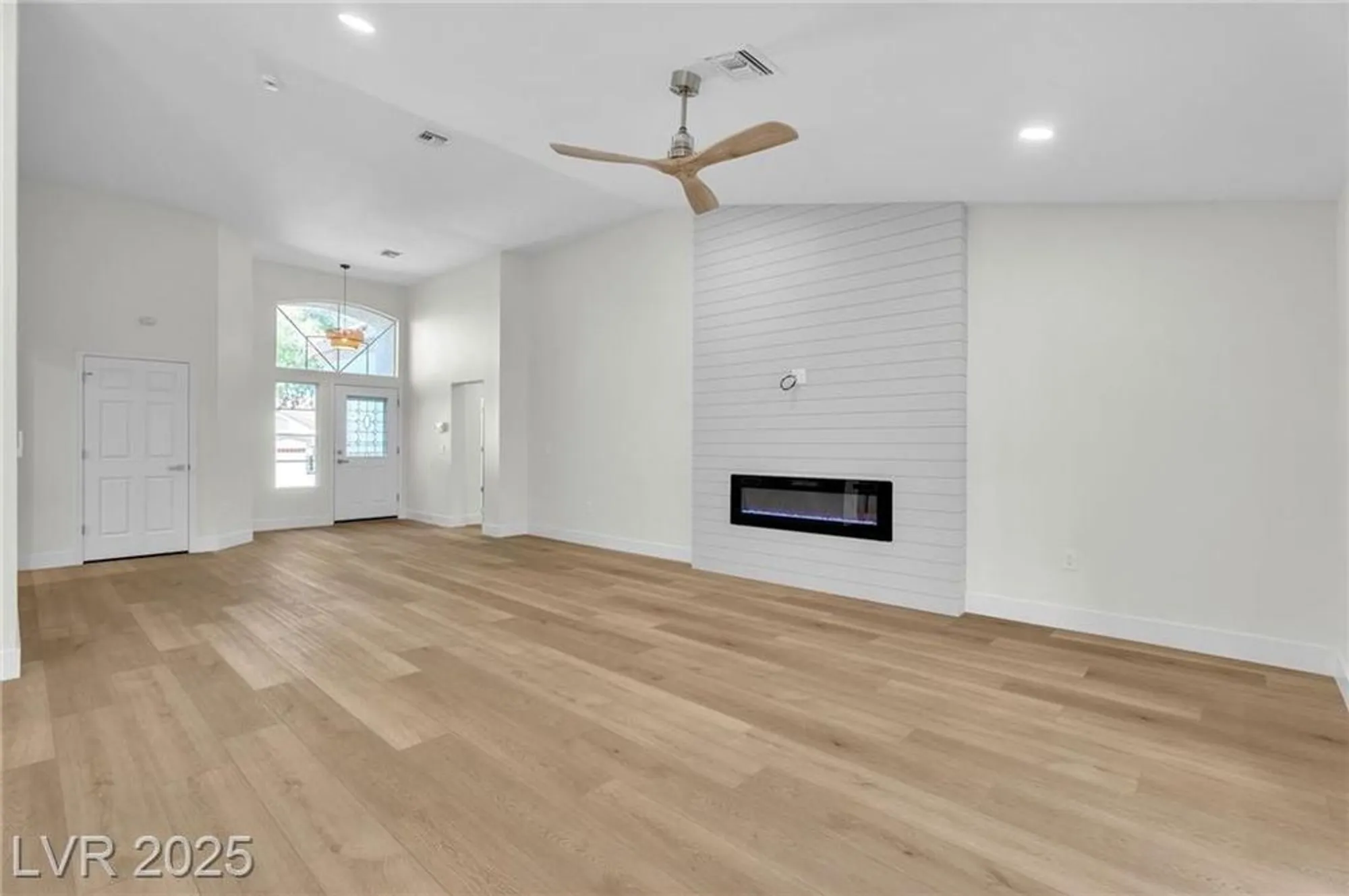 Property Slideshow image 17 of 61 | 8537 glenmount dr, Las Vegas, NV, 89134