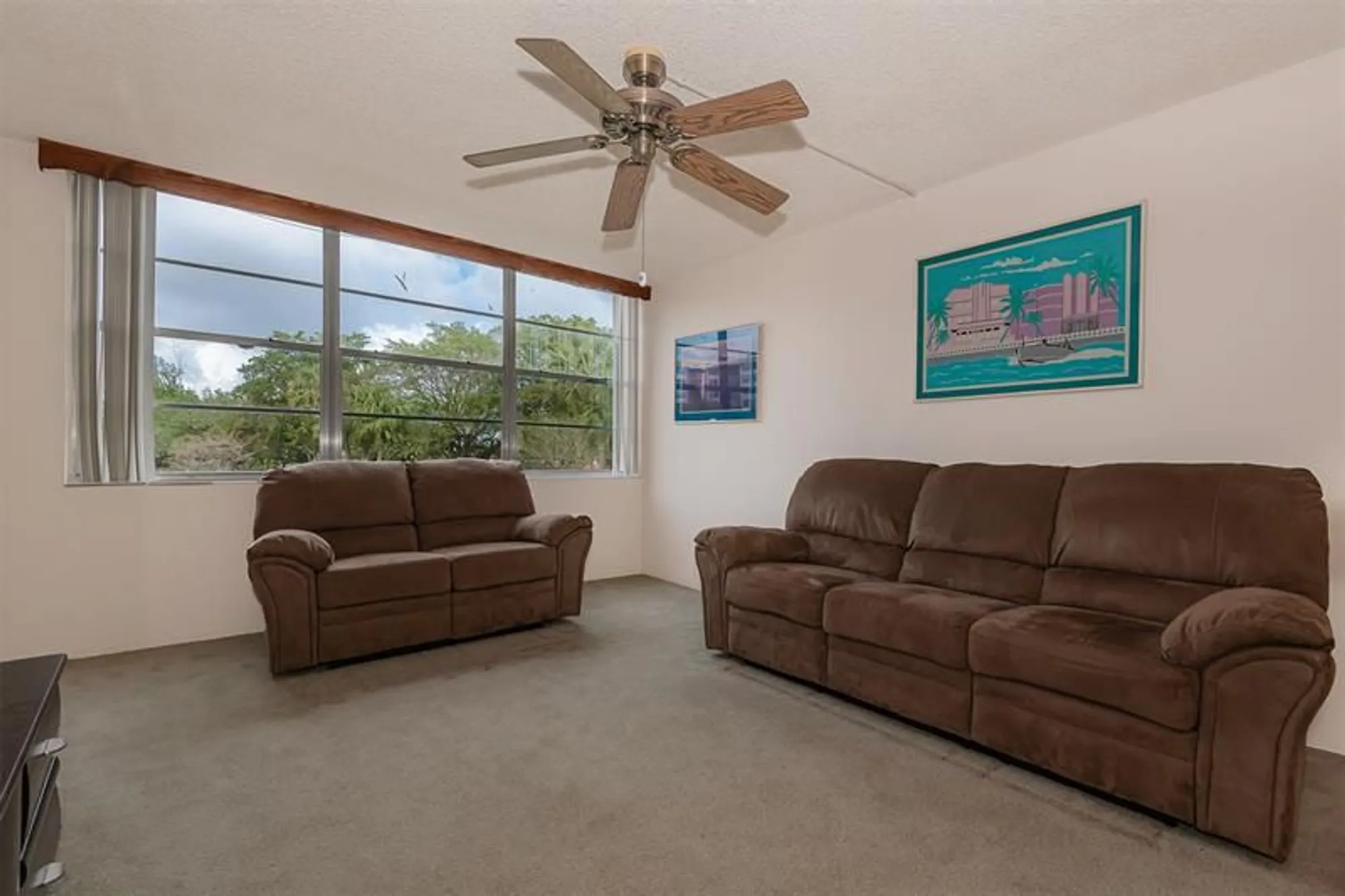 Property Slideshow image 12 of 30 | 1000 saint charles pl 220, Pembroke Pines, FL, 33026