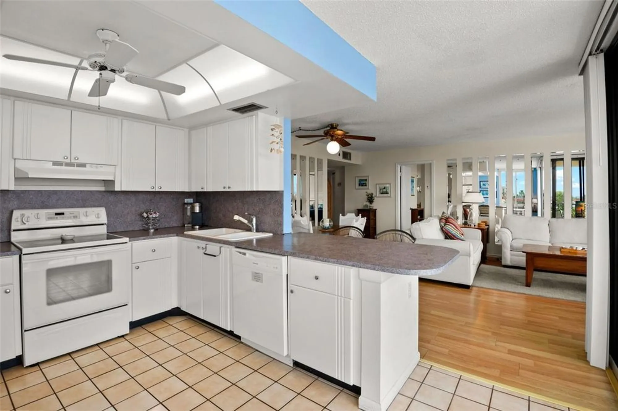 Property Slideshow image 8 of 43 | 6219 palma del mar blvd s apt 606, Saint Petersburg, FL, 33715