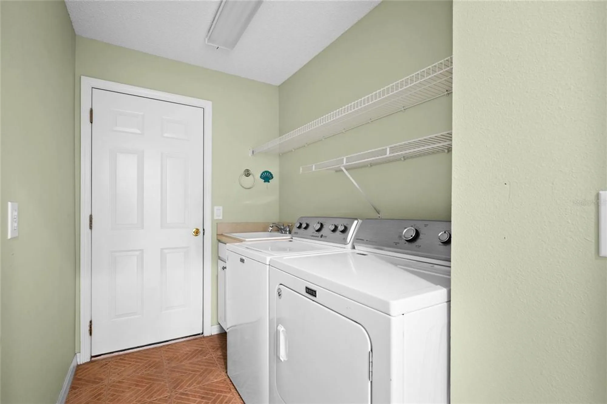 Property Slideshow image 19 of 35 | 2926 walnut grove ct, Holiday, FL, 34691