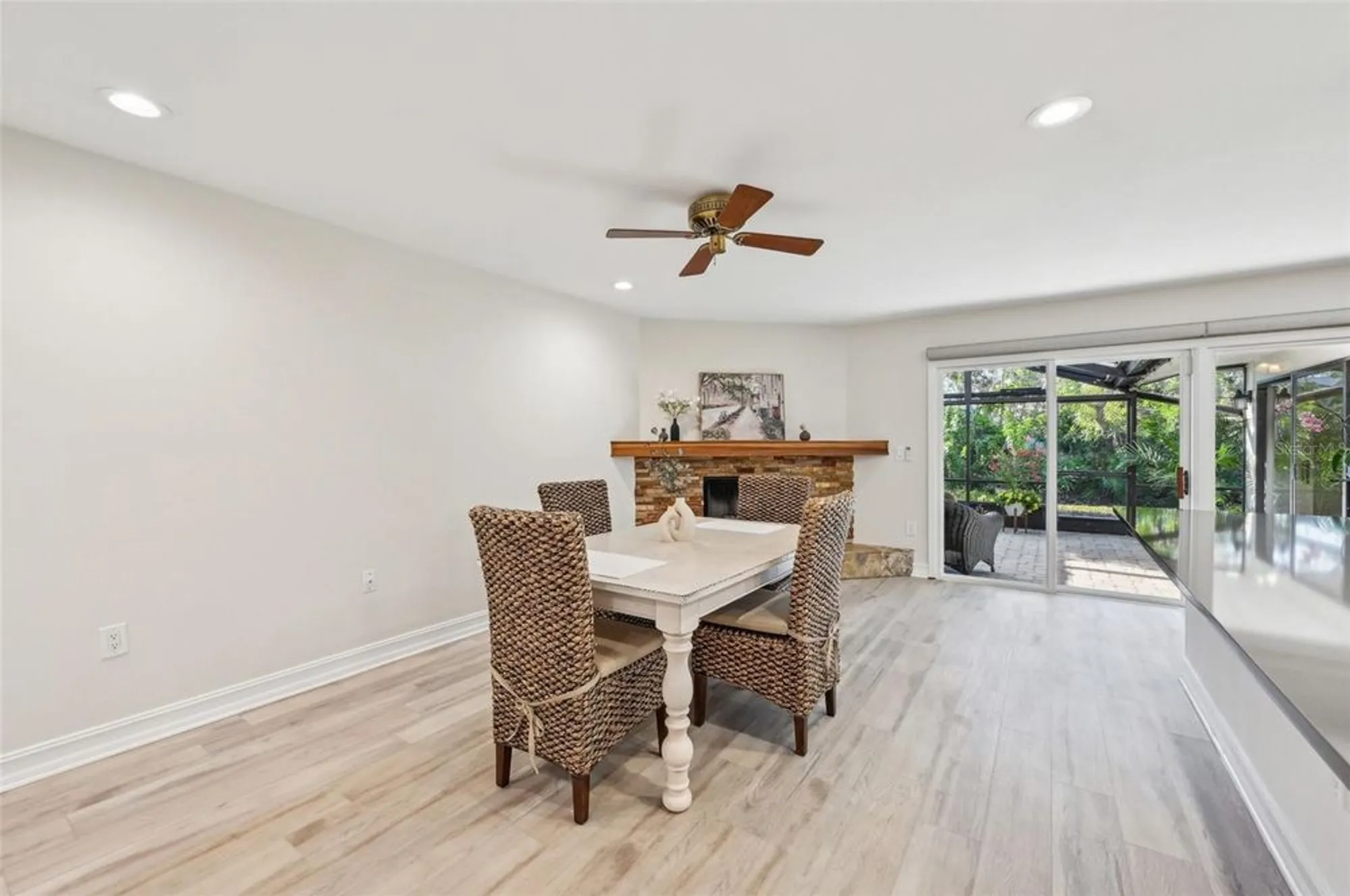 Property Slideshow image 12 of 45 | 3880 wilshire cir # 28, Sarasota, FL, 34238