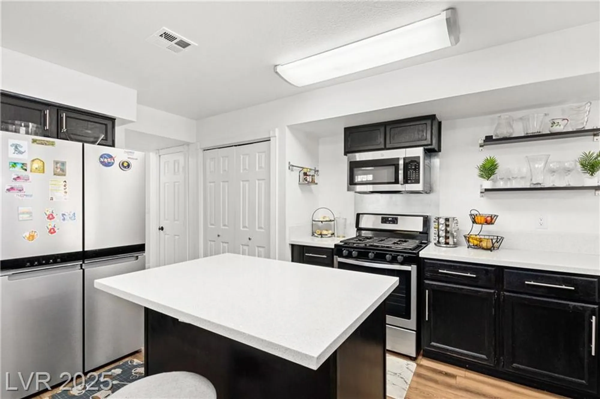 Property Slideshow image 17 of 47 | 5553 singing hills dr, Las Vegas, NV, 89130