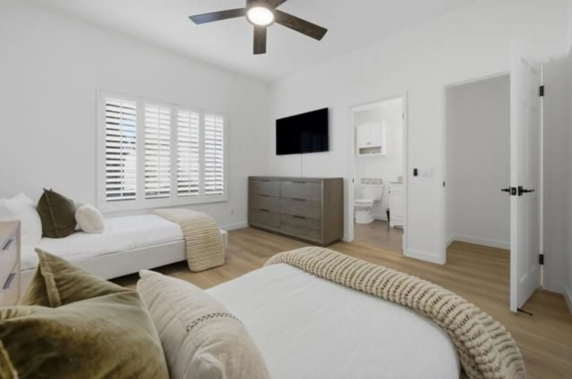 Property Slideshow image 17 of 35 | 54860 oak tree a32, La Quinta, CA, 92253