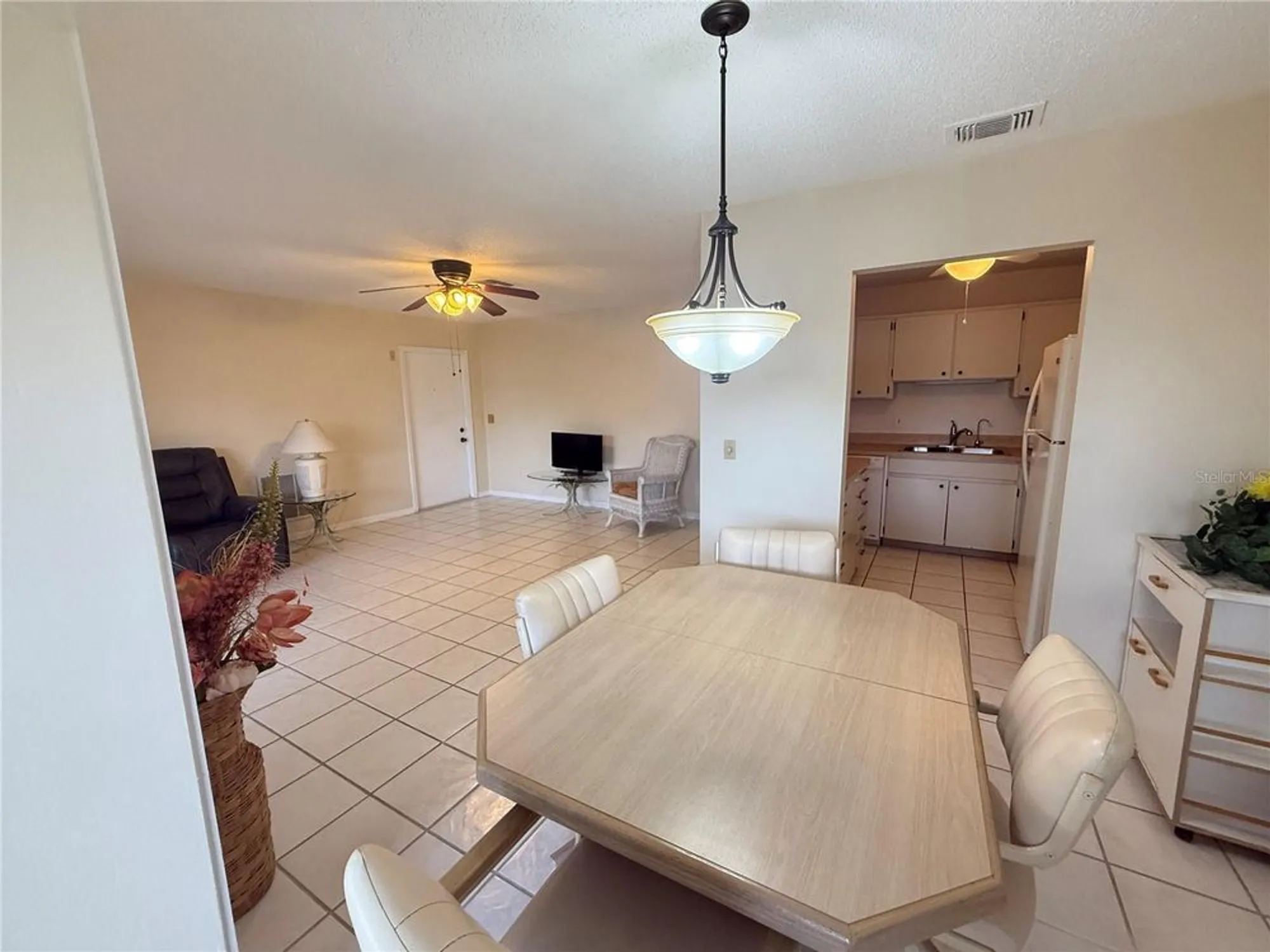Property Slideshow image 11 of 37 | 407 feltham trl unit b, Sun City Center, FL, 33573
