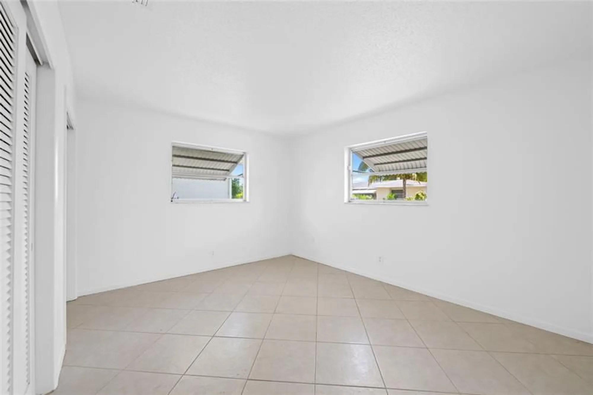 Property Slideshow image 13 of 28 | 7005 nw 11th st, Margate, FL, 33063