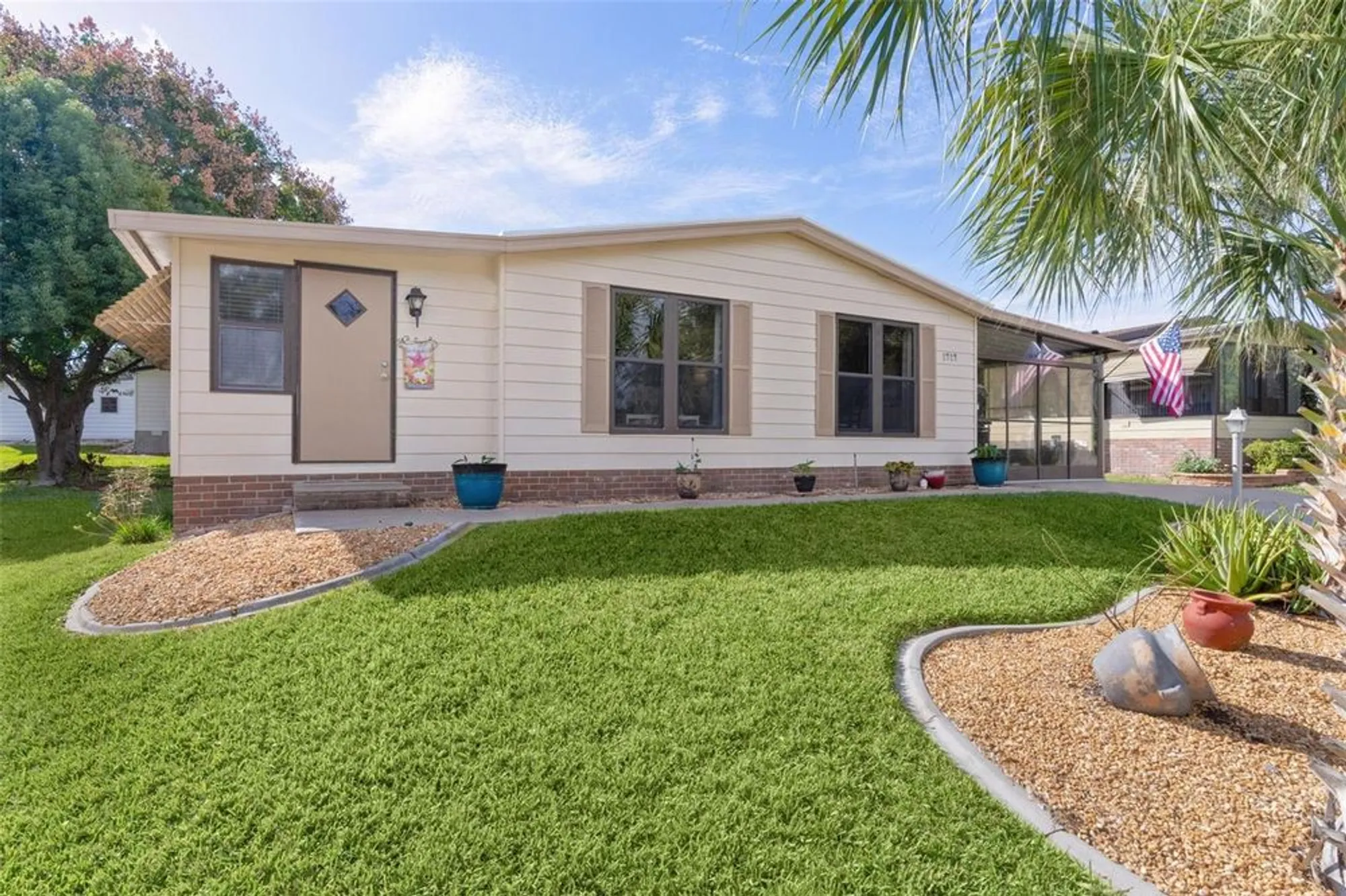 Property Slideshow image 1 of 42 | 1717 palm aire dr, Lady Lake, FL, 32159