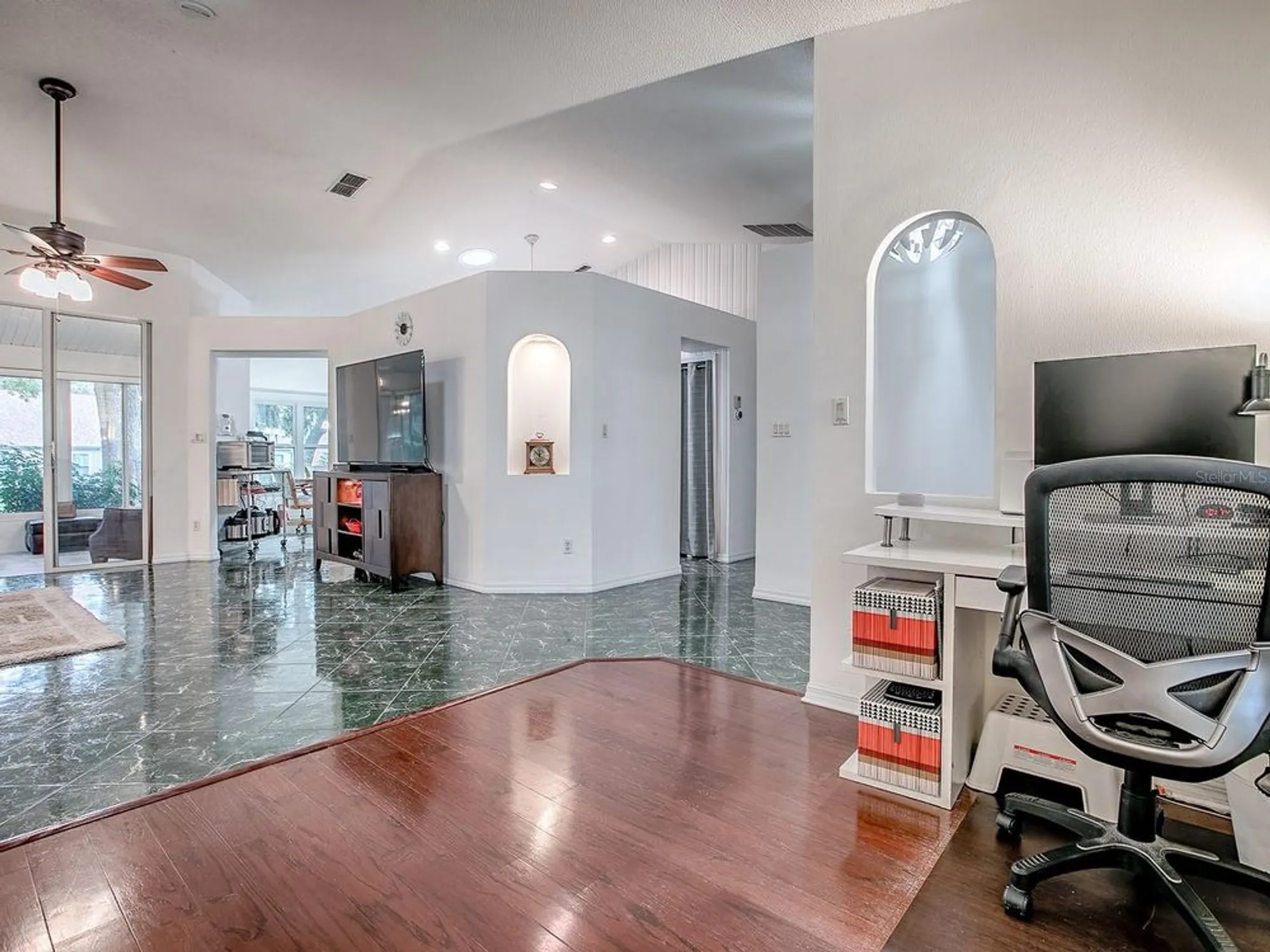 Property Slideshow image 8 of 67 | 25348 crestwater dr, Leesburg, FL, 34748