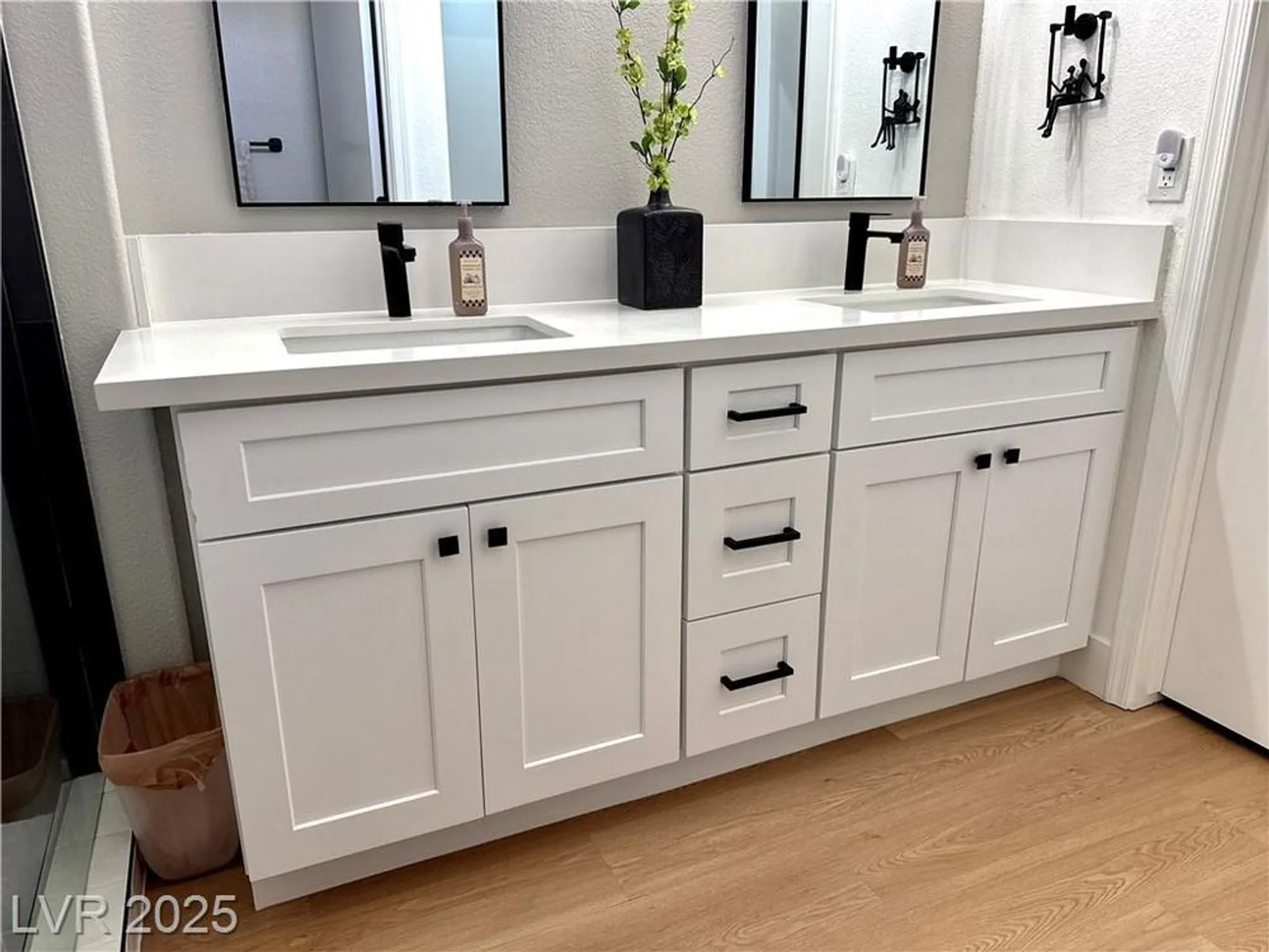 Property Slideshow image 19 of 36 | 10041 netherton dr, Las Vegas, NV, 89134