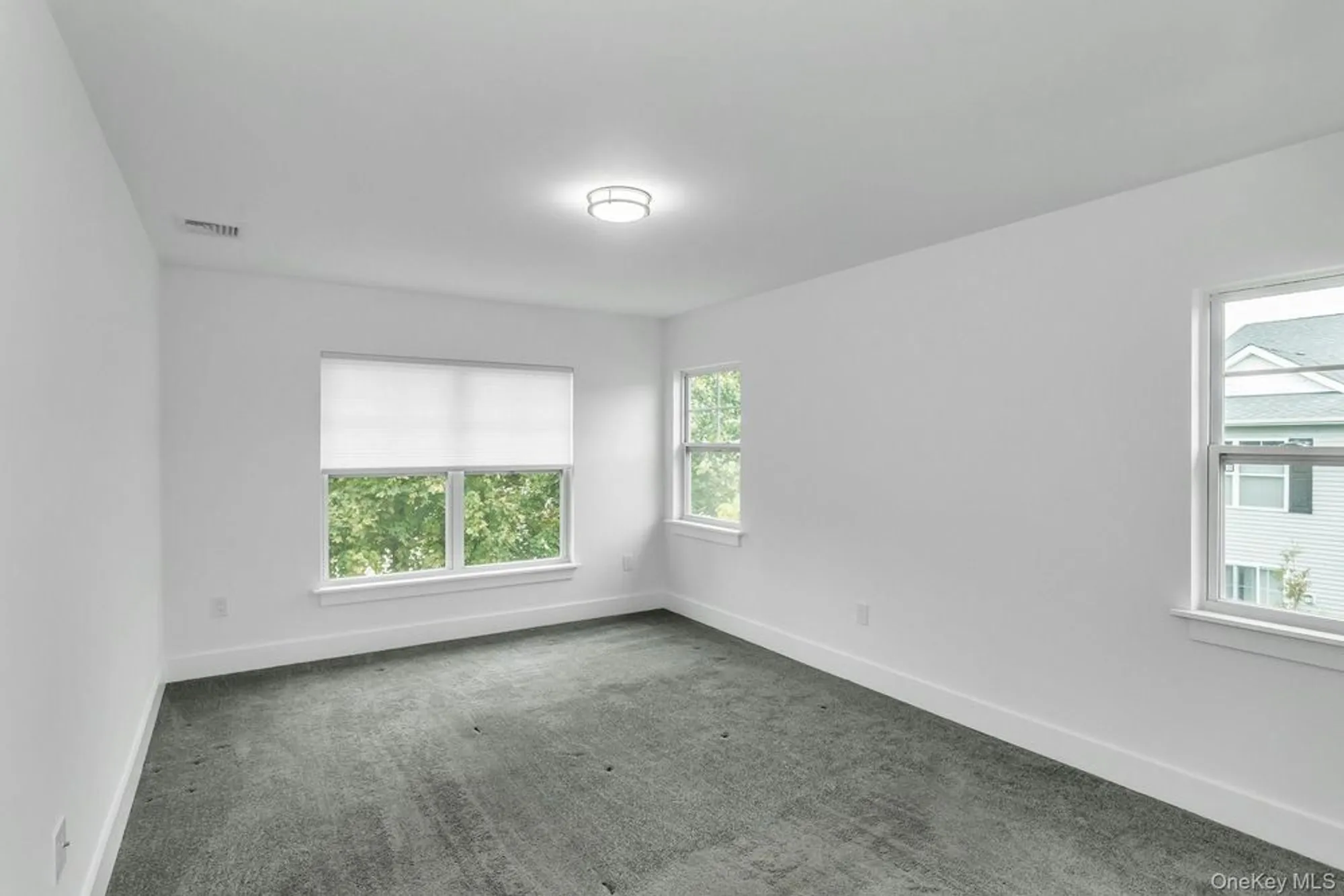 Property Slideshow image 11 of 19 | 512 breton way, Glen Cove, NY, 11542
