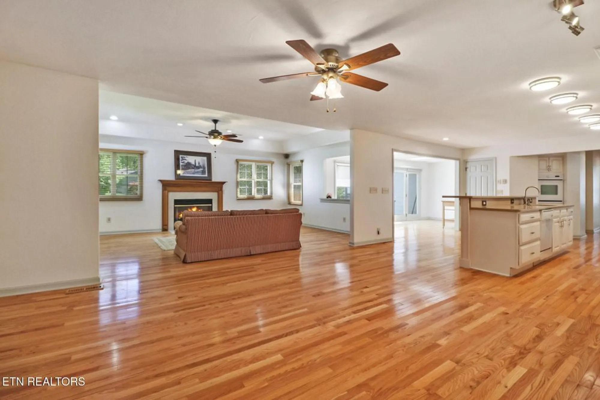 Property Slideshow image 16 of 55 | 11 kingsboro ln, Crossville, TN, 38558