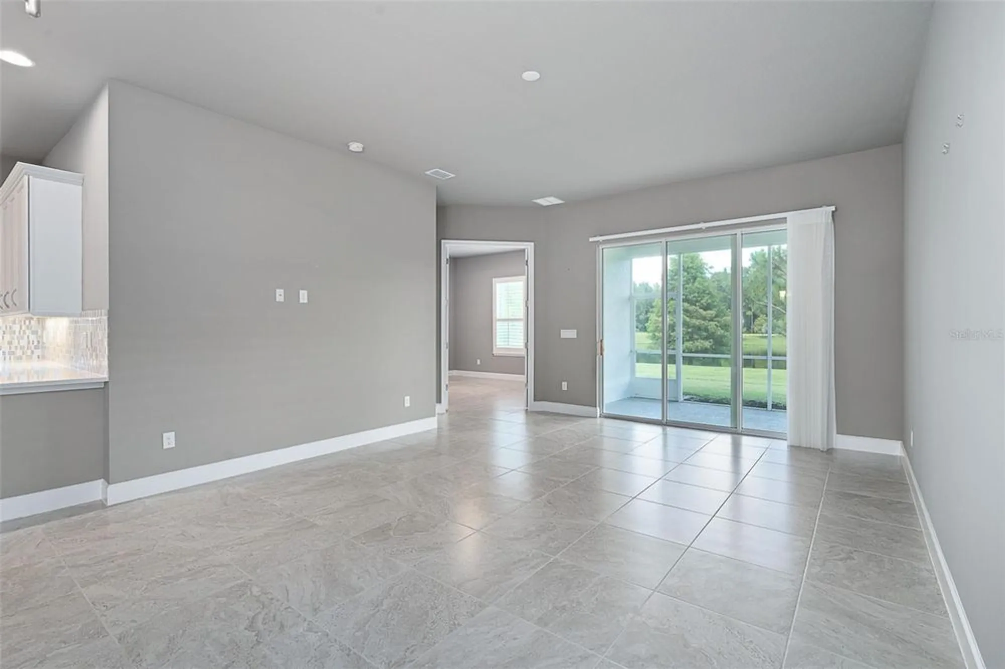 Property Slideshow image 13 of 47 | 856 pinewood dr, Ormond Beach, FL, 32174