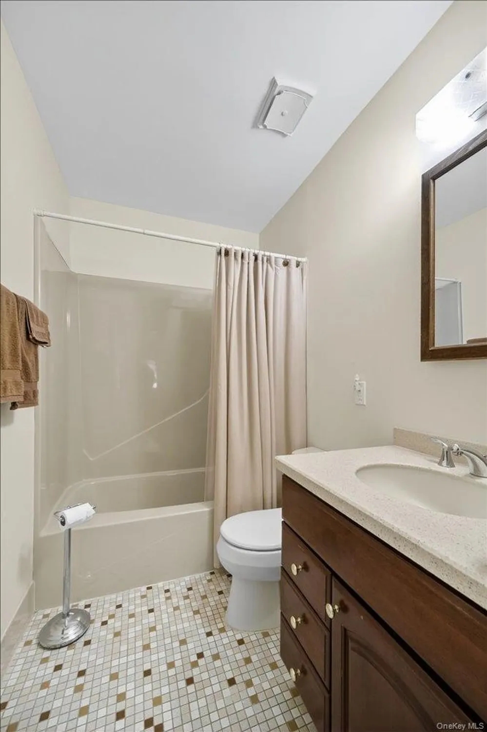 Property Slideshow image 25 of 44 | 129c columbia ct, Yorktown Heights, NY, 10598