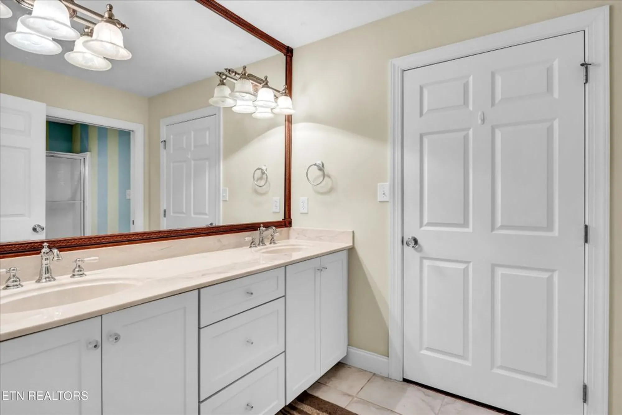 Property Slideshow image 18 of 25 | 140 ootsima way, Loudon, TN, 37774