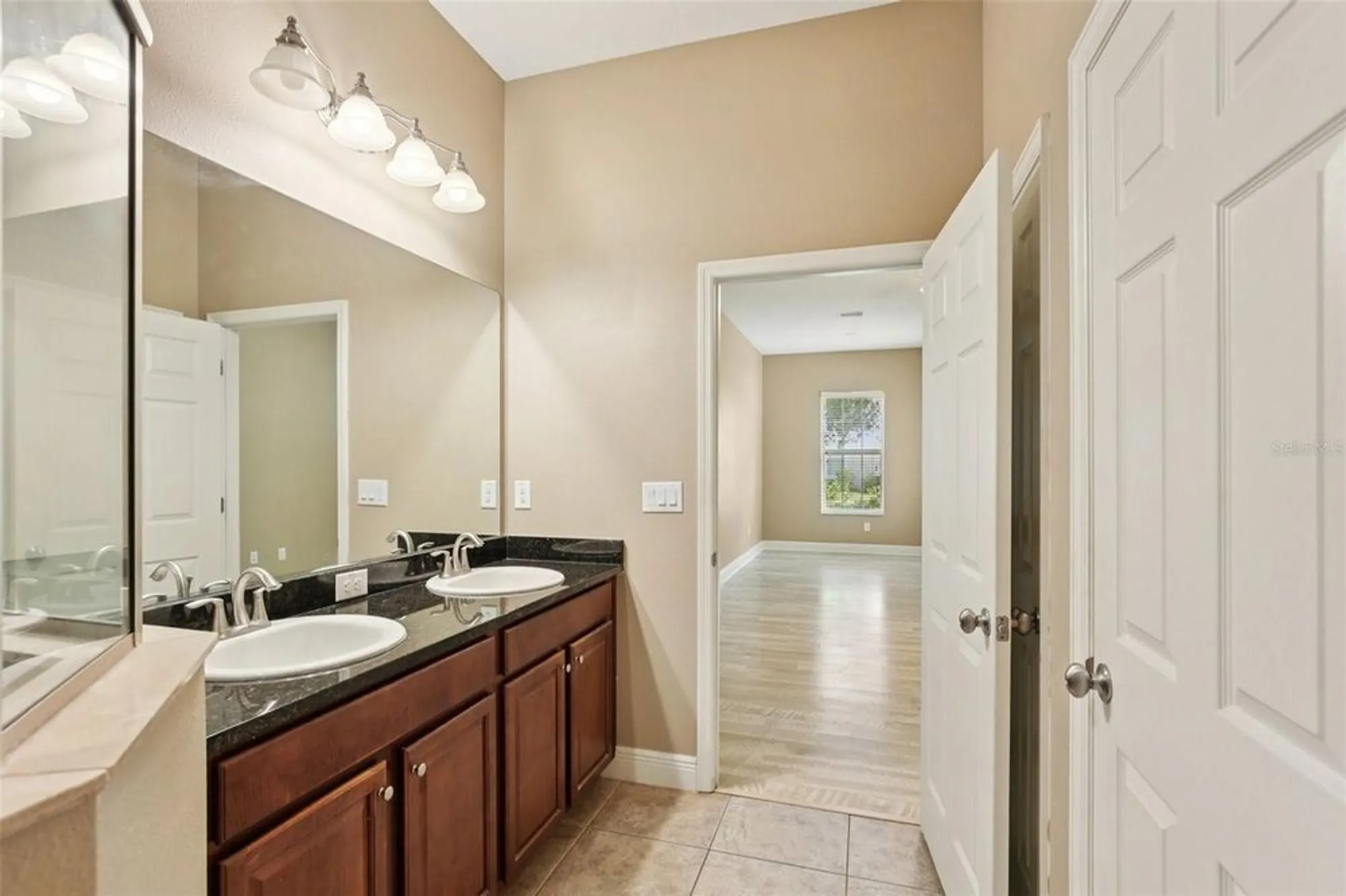 Property Slideshow image 13 of 35 | 221 sunset crest ct, Apollo Beach, FL, 33572
