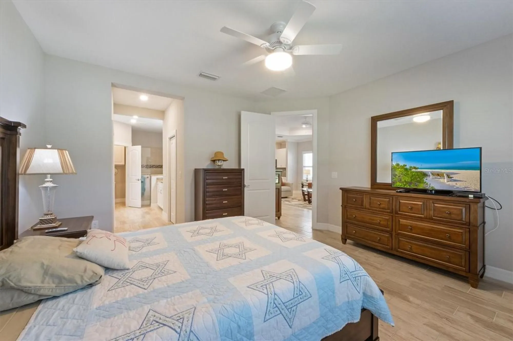 Property Slideshow image 23 of 37 | 7104 playa bella dr, Bradenton, FL, 34209