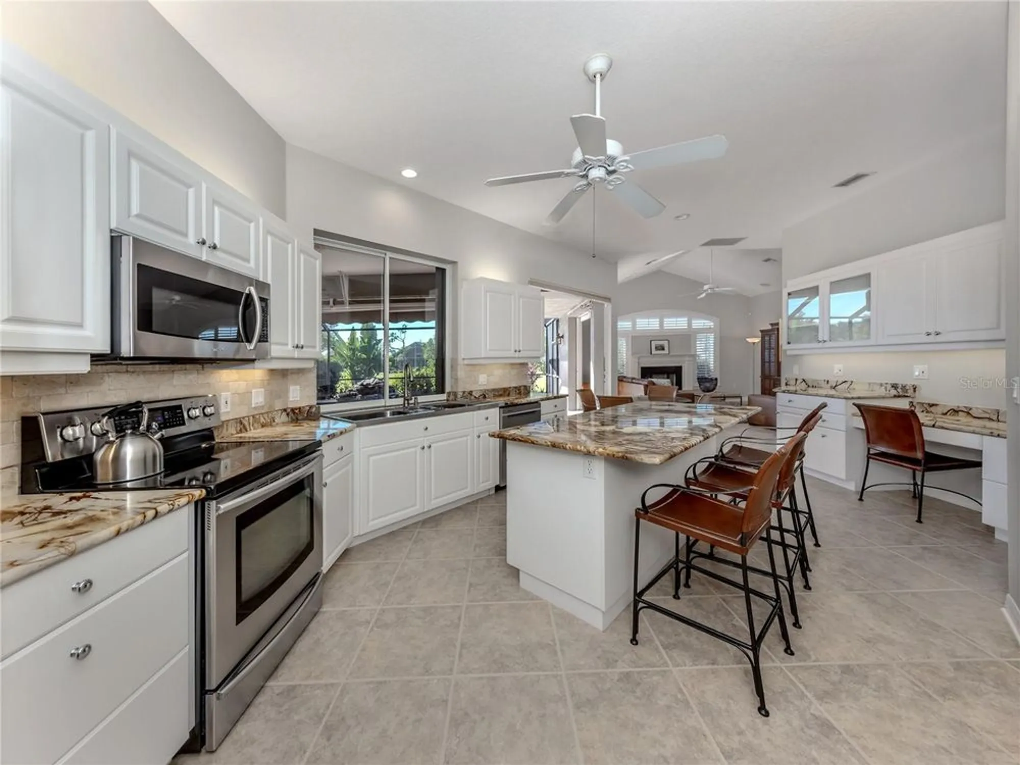 Property Slideshow image 10 of 60 | 406 trenwick ln, Venice, FL, 34293
