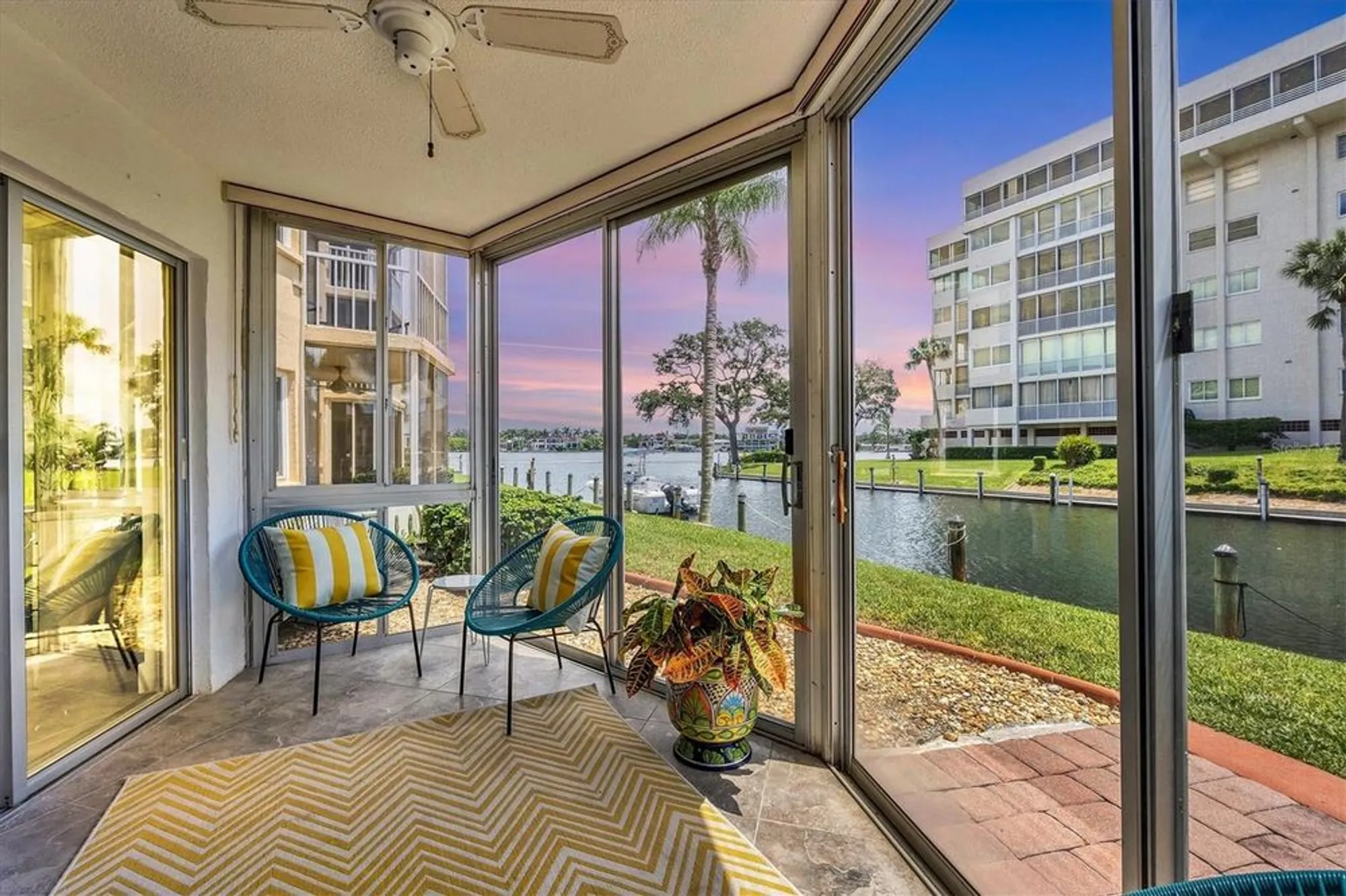 Property Slideshow image 5 of 55 | 1350 n portofino dr apt 107, Sarasota, FL, 34242