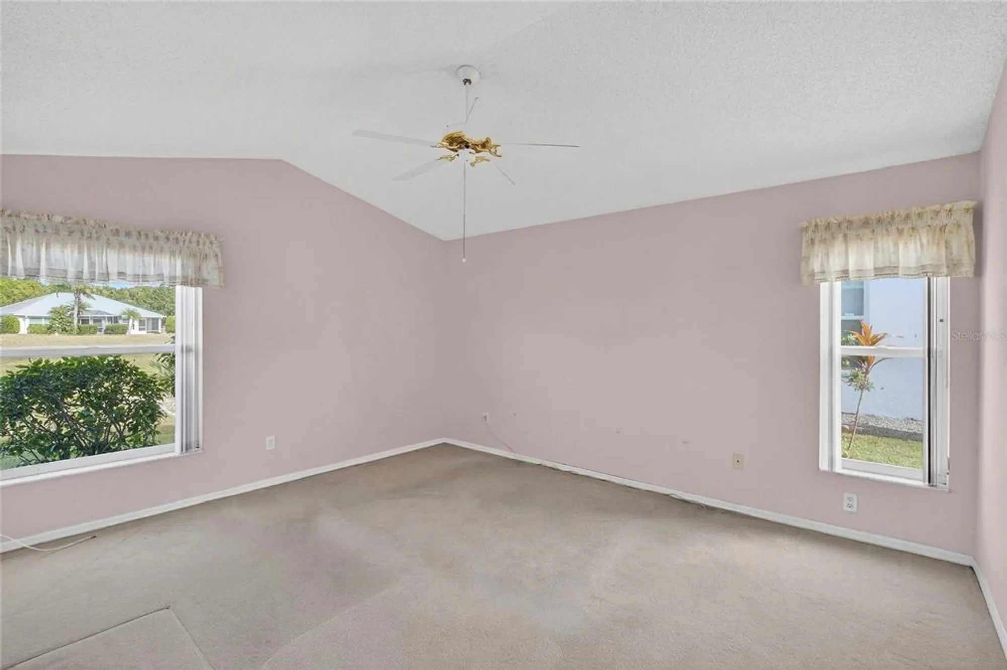Property Slideshow image 16 of 50 | 331 caloosa palms ct, Sun City Center, FL, 33573