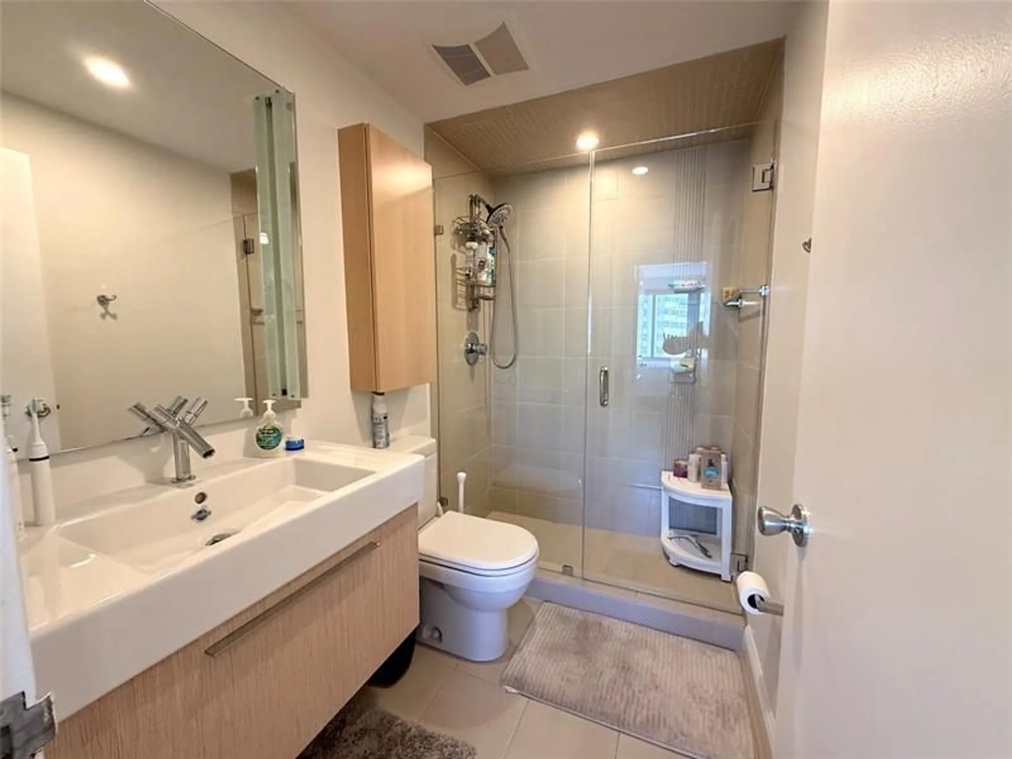 Property Slideshow image 11 of 31 | 3233 ne 34th st apt 1403, Fort Lauderdale, FL, 33308