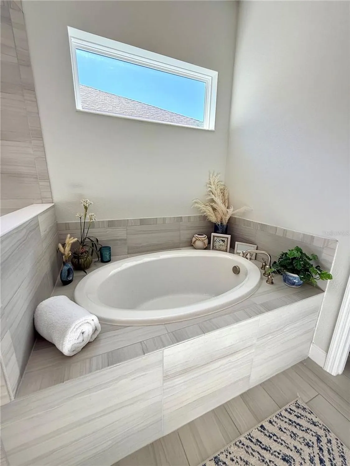 Property Slideshow image 19 of 27 | 8228 bridgeport bay cir, Mount Dora, FL, 32757