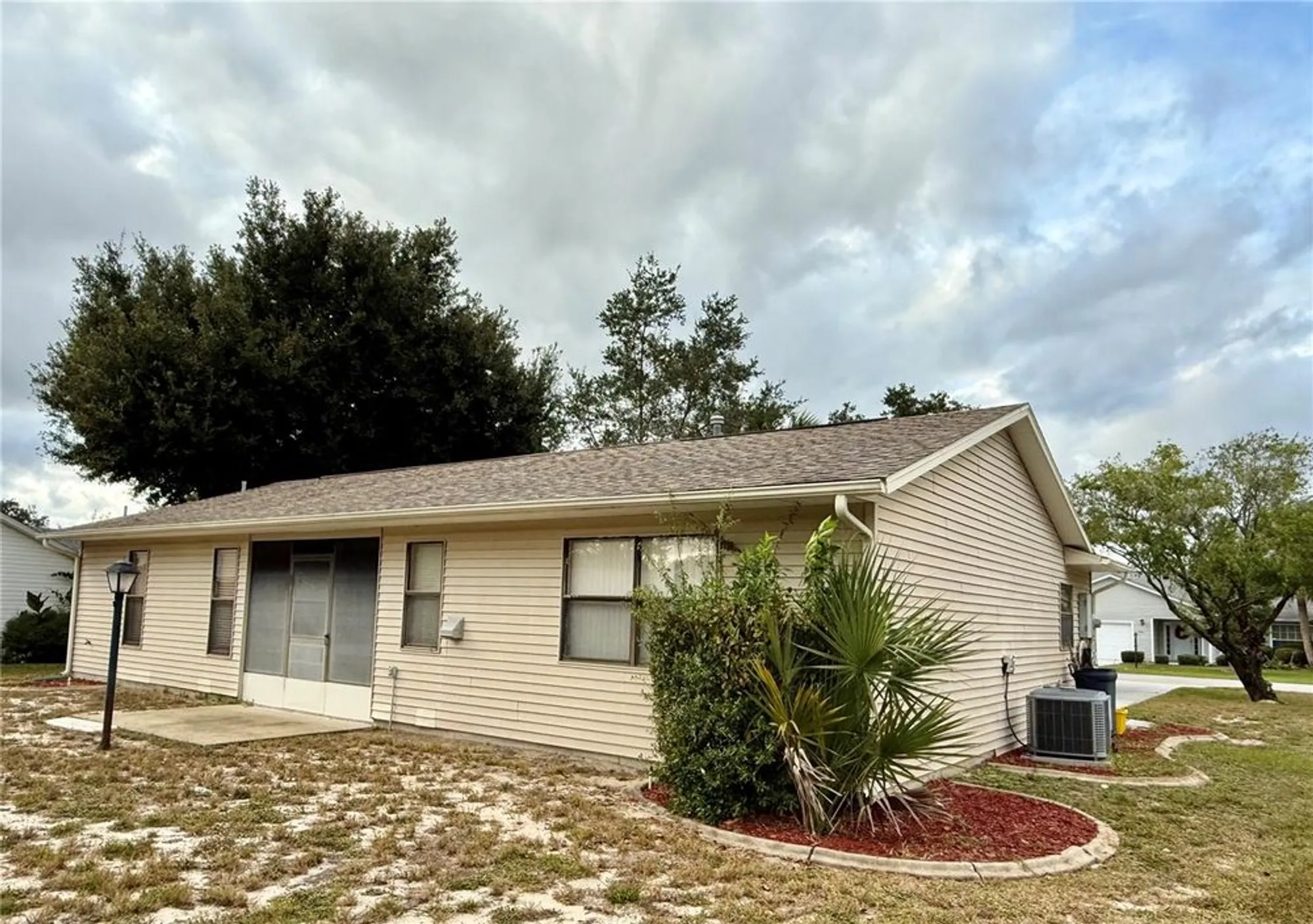 Property Slideshow image 4 of 29 | 2105 greenlaw ct # 2105, Leesburg, FL, 34788