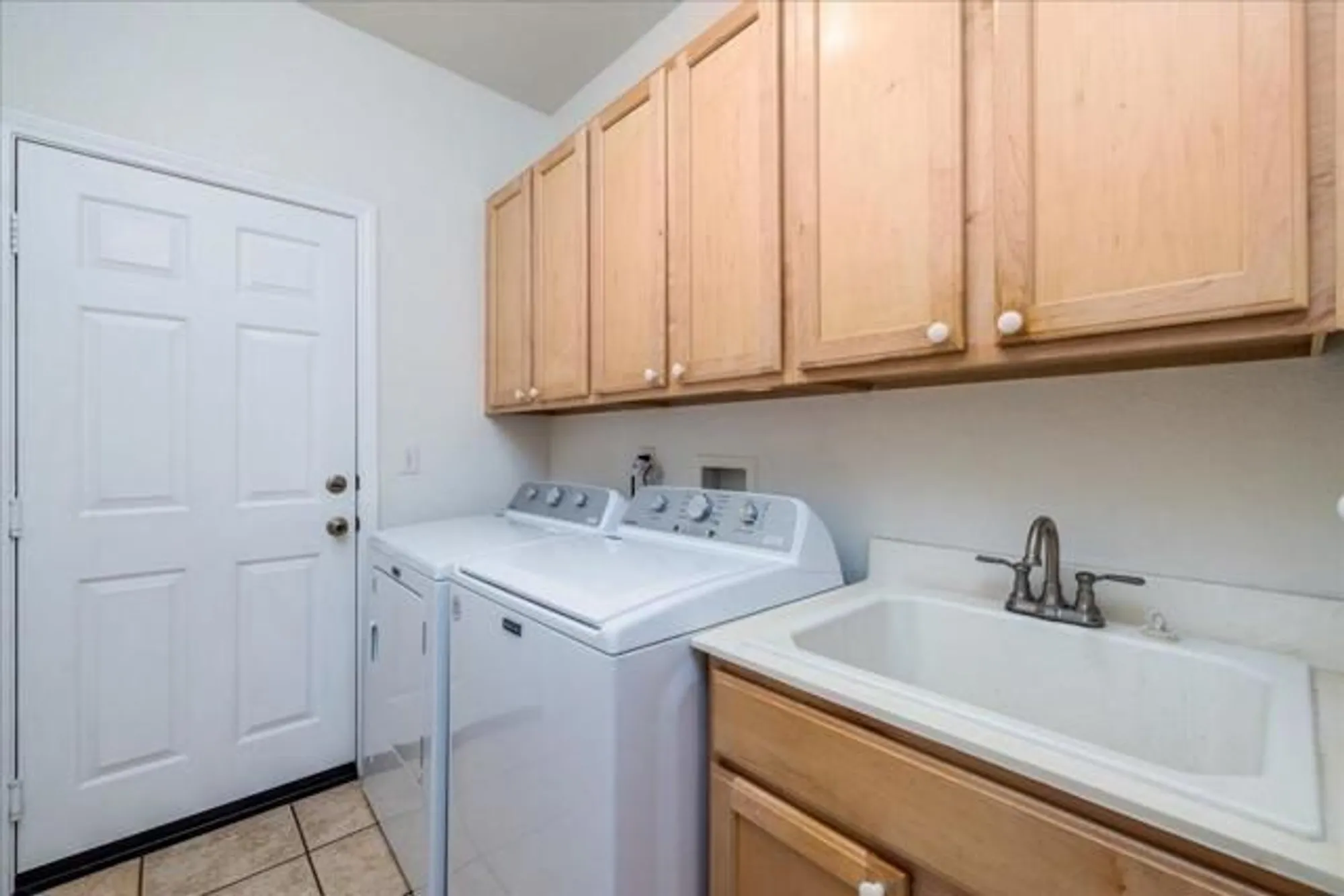 Property Slideshow image 33 of 40 | 2165 birdie dr, Banning, CA, 92220