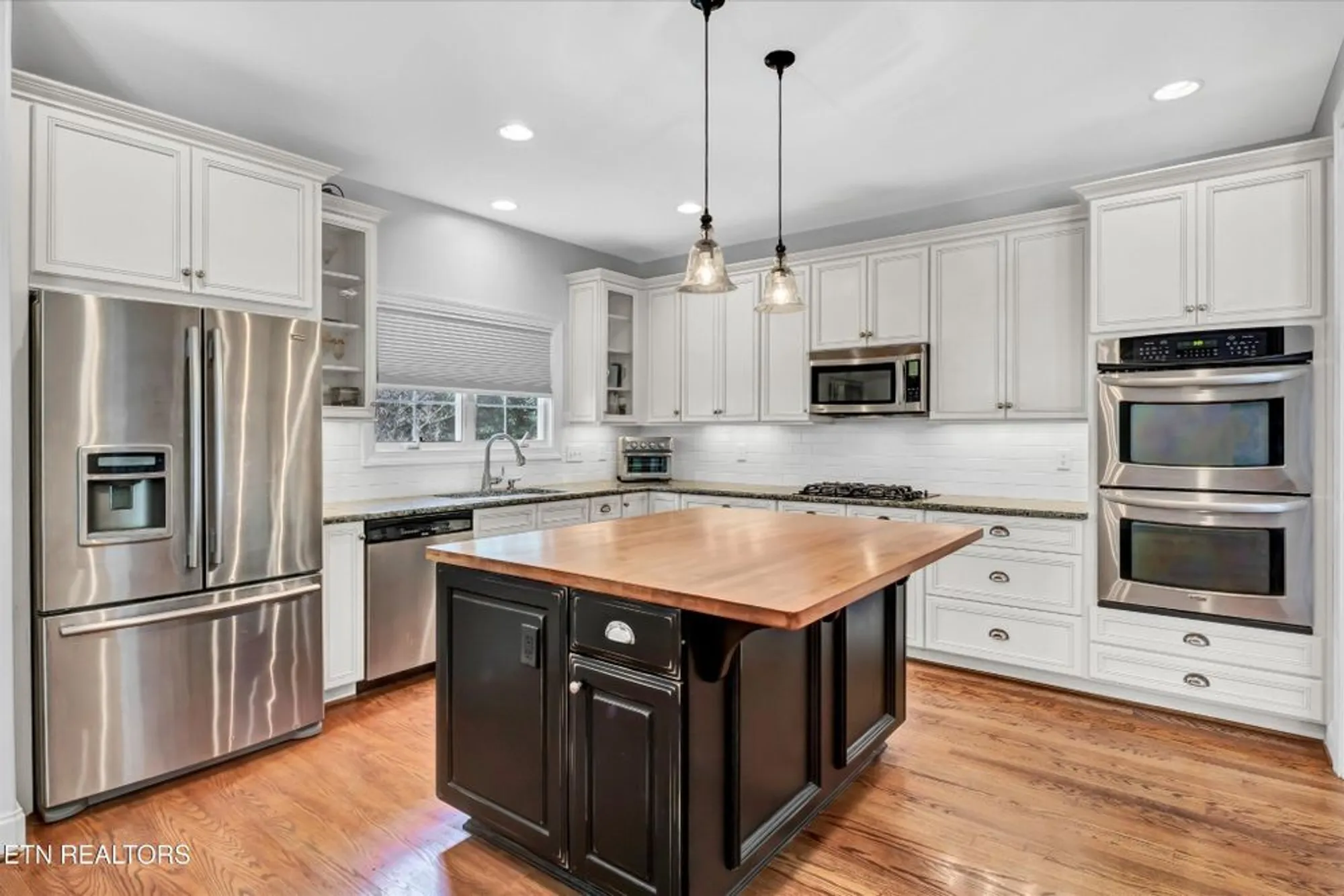 Property Slideshow image 2 of 25 | 140 ootsima way, Loudon, TN, 37774