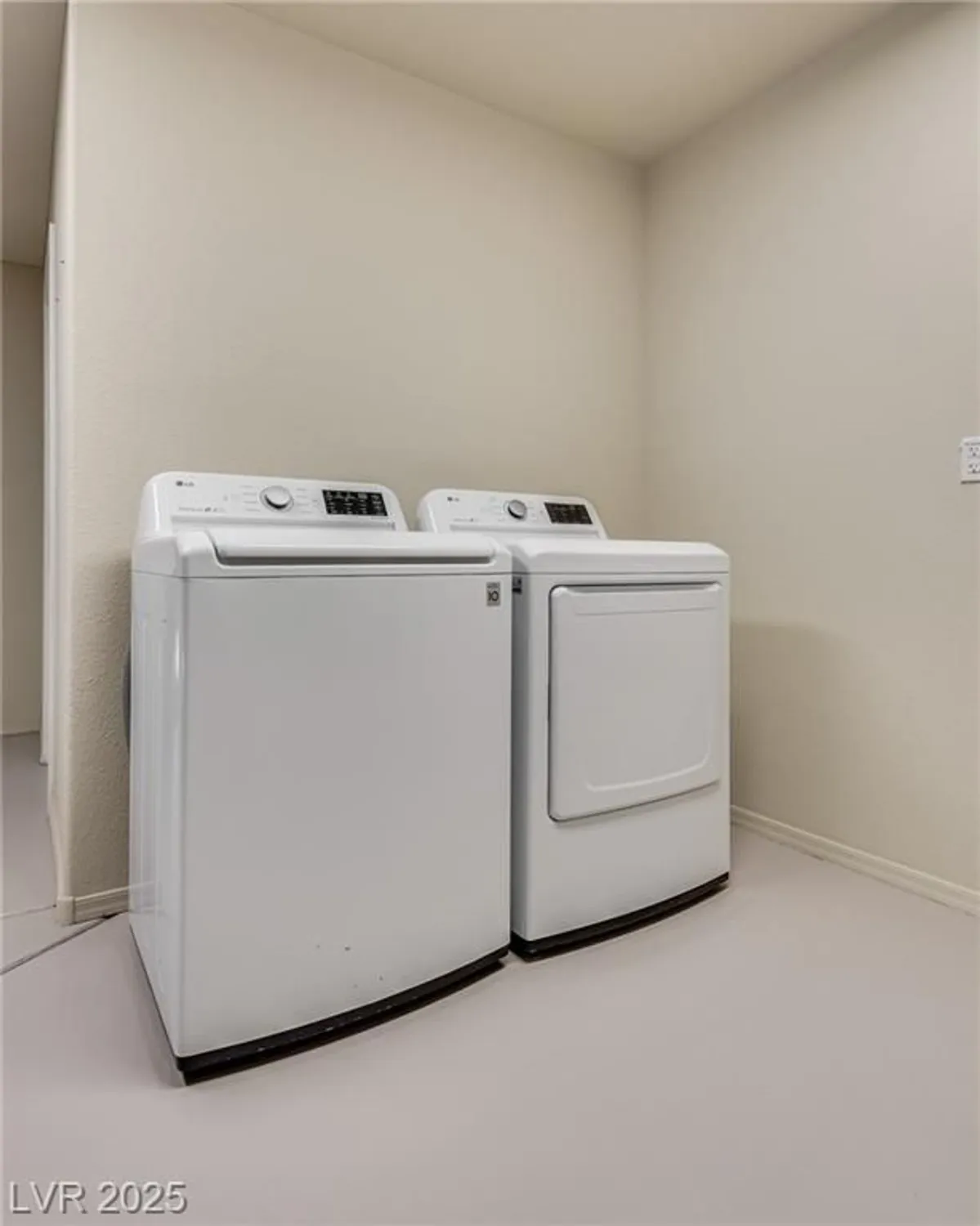 Property Slideshow image 27 of 44 | 2601 lotus hill dr, Las Vegas, NV, 89134