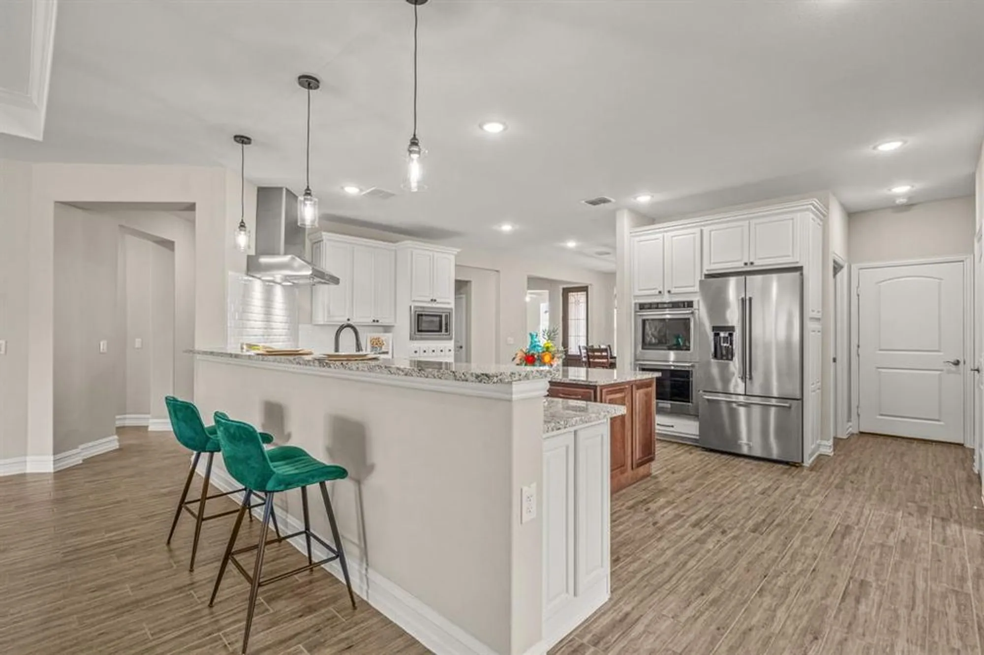 Property Slideshow image 13 of 40 | 712 freedom ln, Aubrey, TX, 76227