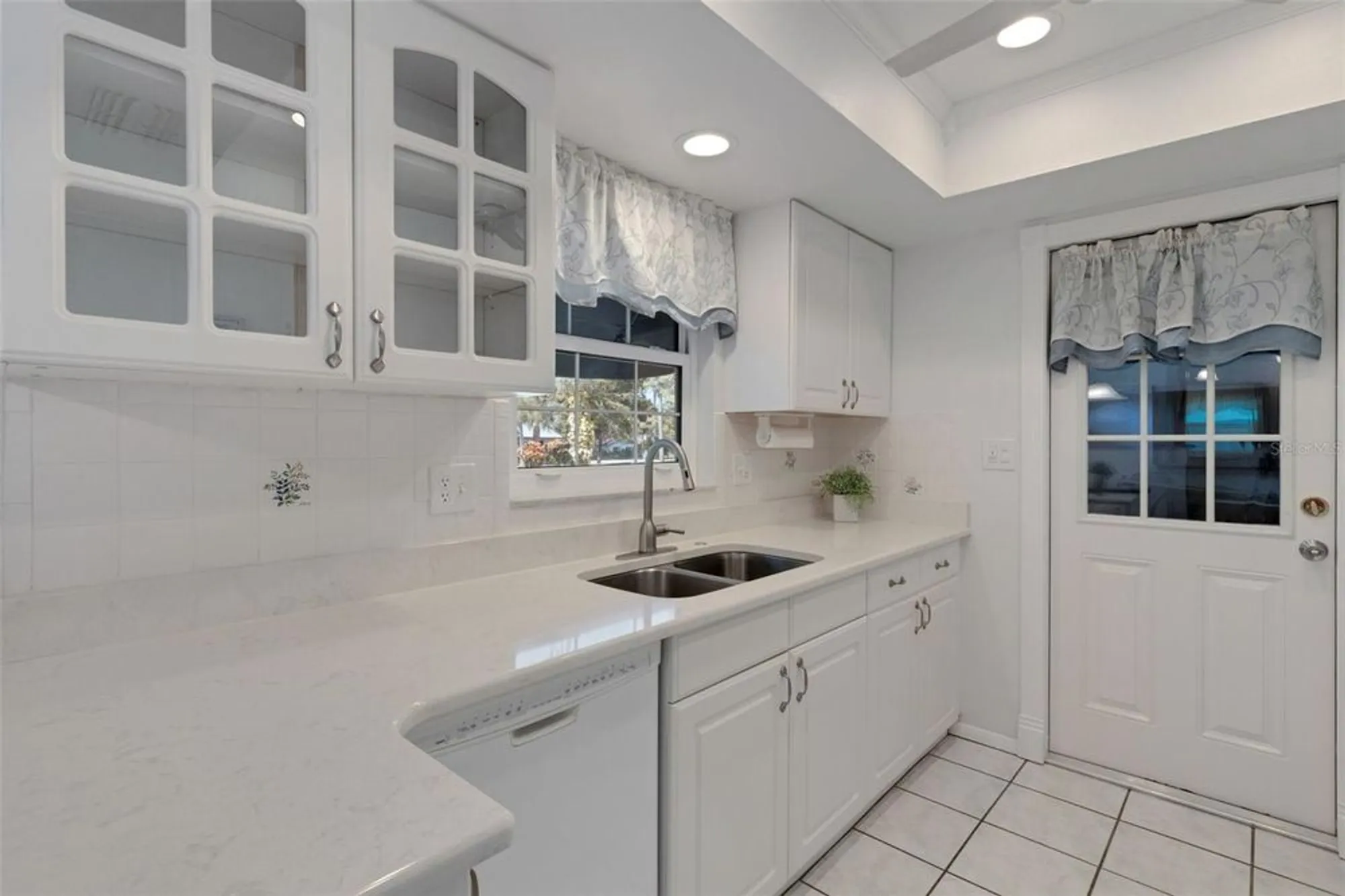 Property Slideshow image 9 of 96 | 2880 doone cir, Palm Harbor, FL, 34684
