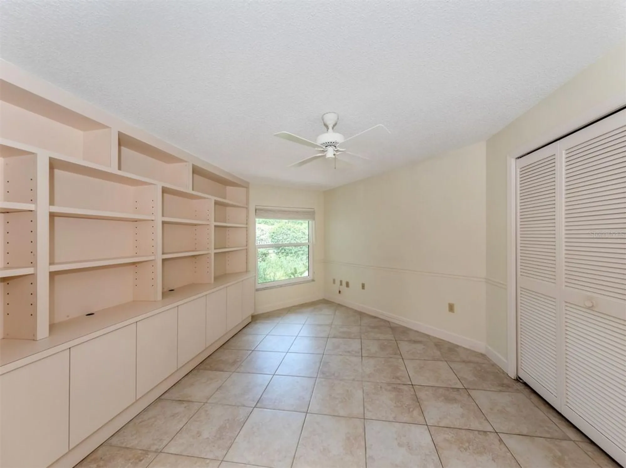 Property Slideshow image 13 of 65 | 424 cardiff rd 27, Venice, FL, 34293